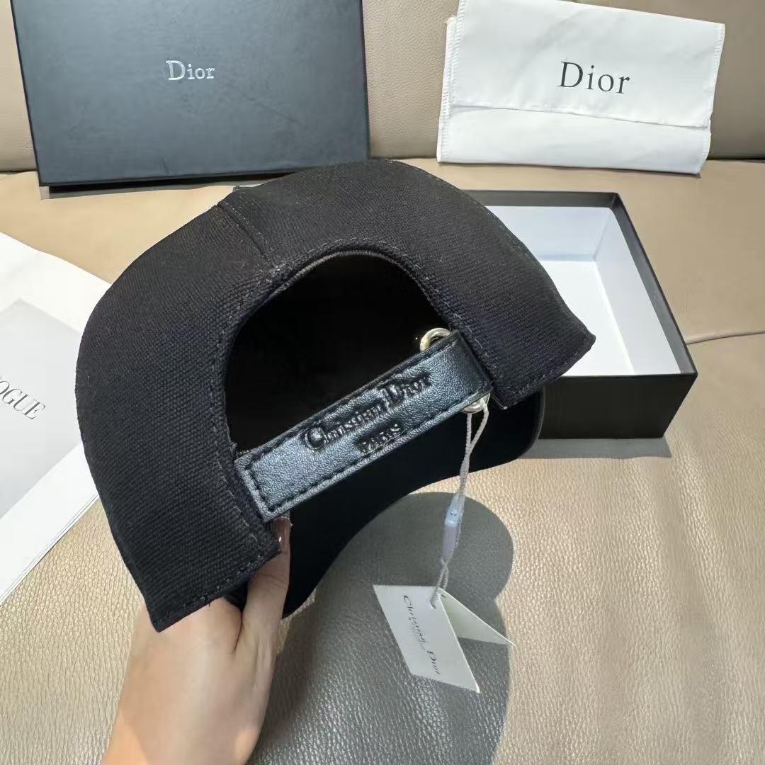 DIOR 刺繍ロゴ入りベースボールキャップ【50％割引+送料無料】