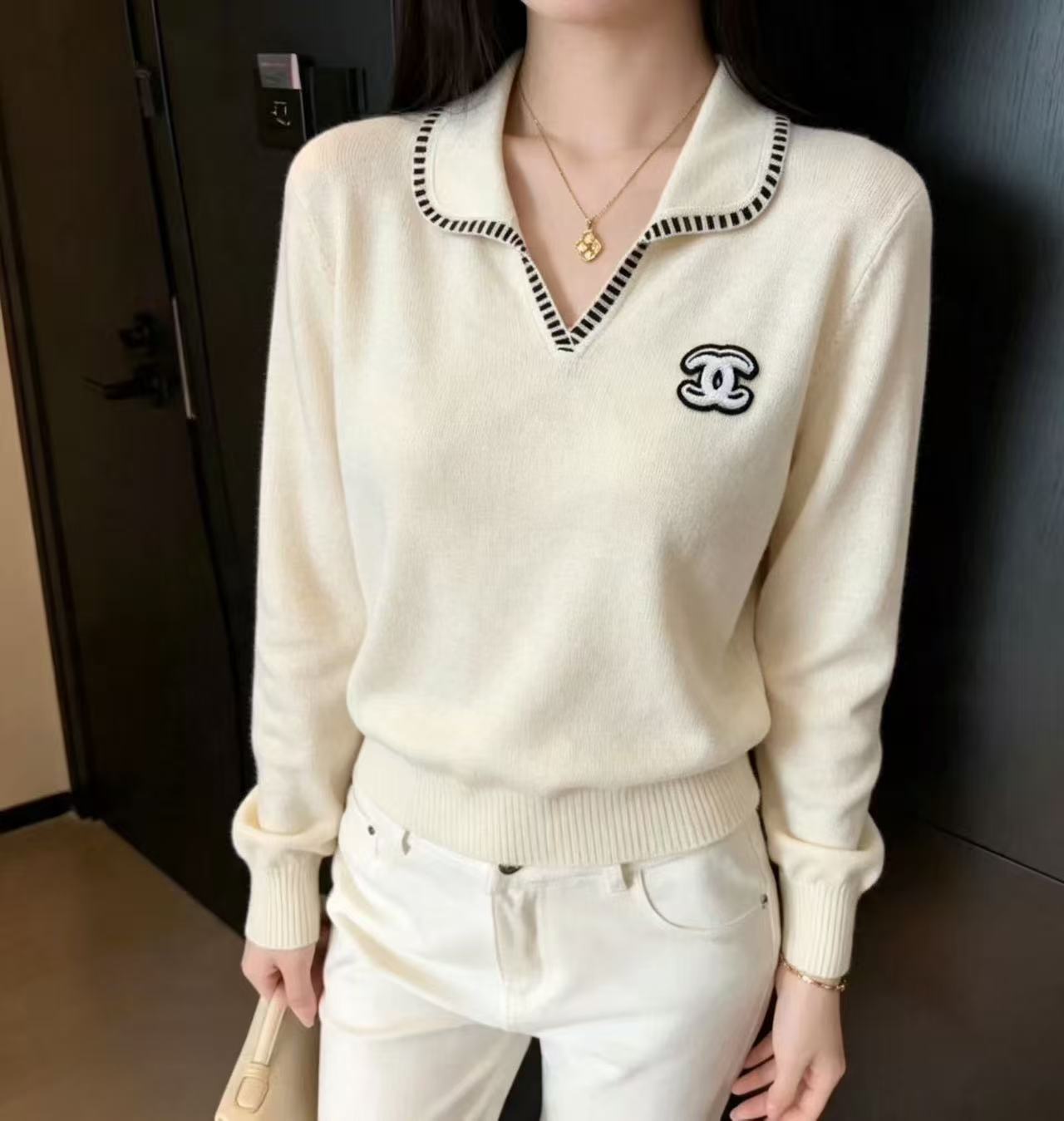 CHANEL ダブルCロゴ入り襟付きウールセーター【50％割引+送料無料】