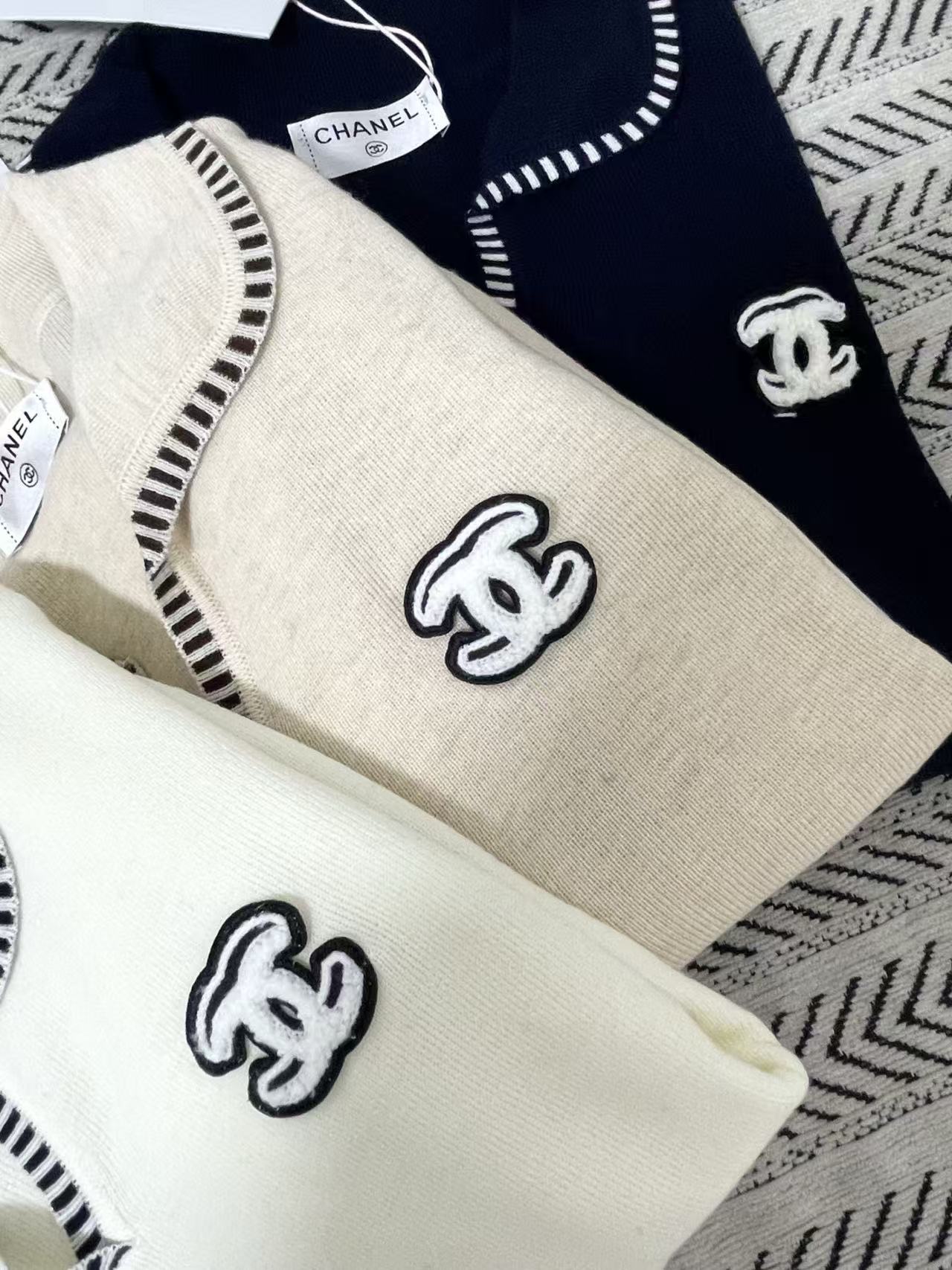 CHANEL ダブルCロゴ入り襟付きウールセーター【50％割引+送料無料】