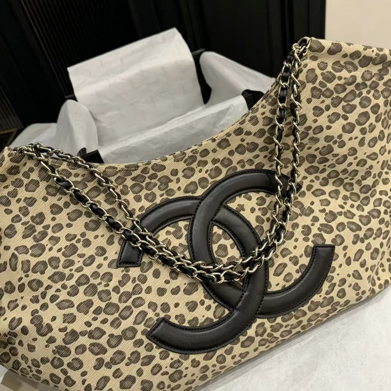 CHANEL ダブルC レオパード柄 ショッピングバッグ【50％割引+送料無料】