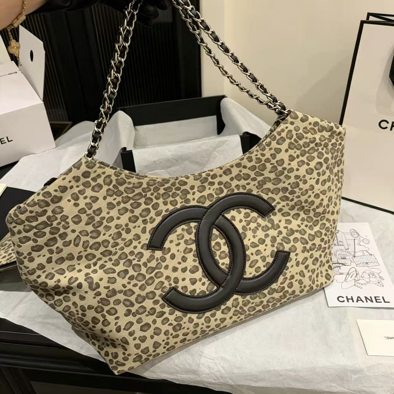 CHANEL ダブルC レオパード柄 ショッピングバッグ【50％割引+送料無料】