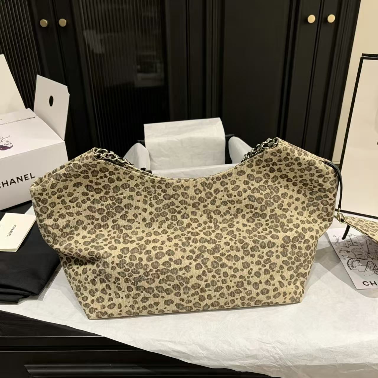 CHANEL ダブルC レオパード柄 ショッピングバッグ【50％割引+送料無料】
