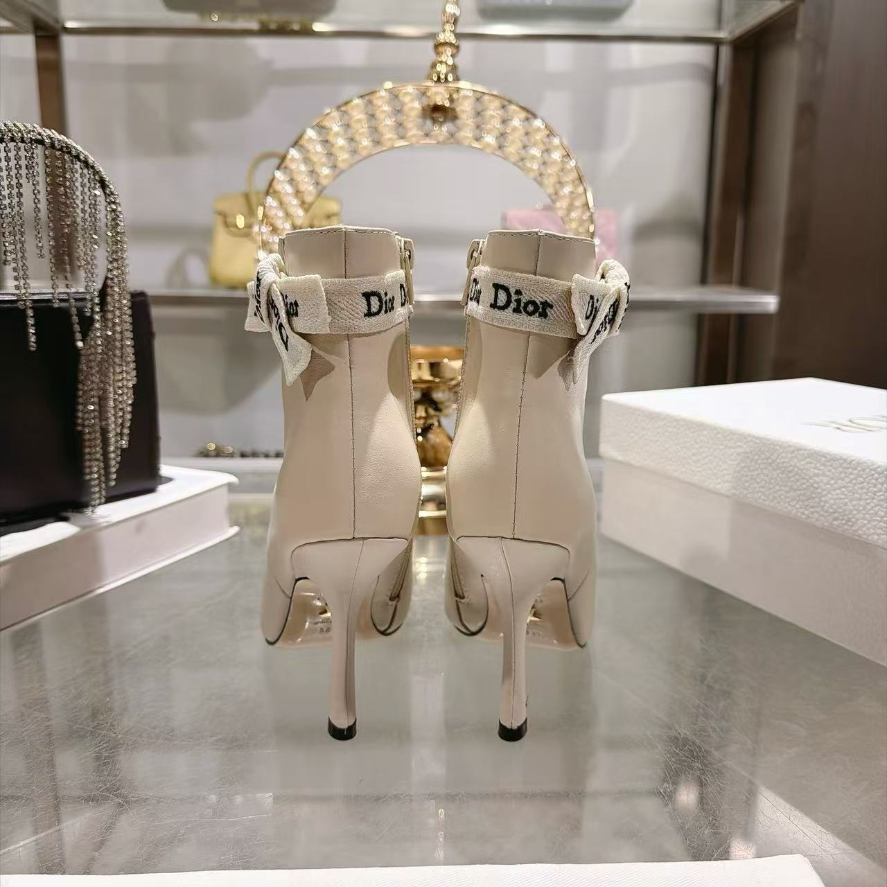 DIOR 高品質CDロゴ・ポインテッドトゥ・カーフレザーショートブーツ【50％割引+送料無料】