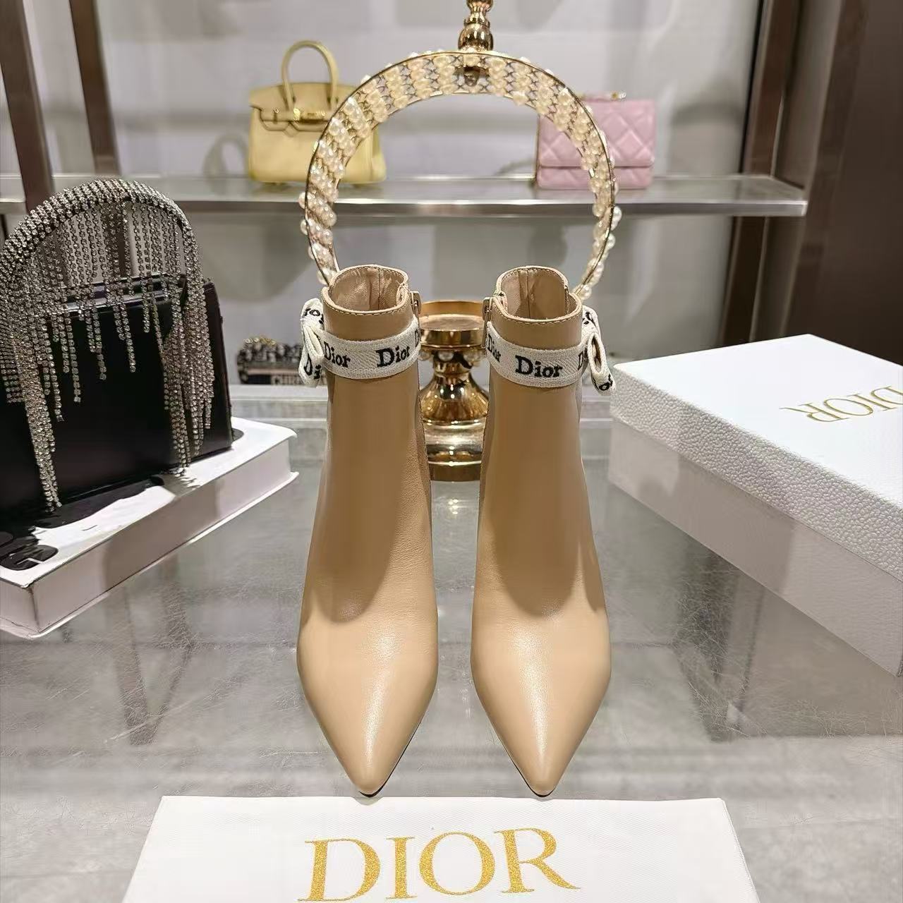 DIOR 高品質CDロゴ・ポインテッドトゥ・カーフレザーショートブーツ【50％割引+送料無料】