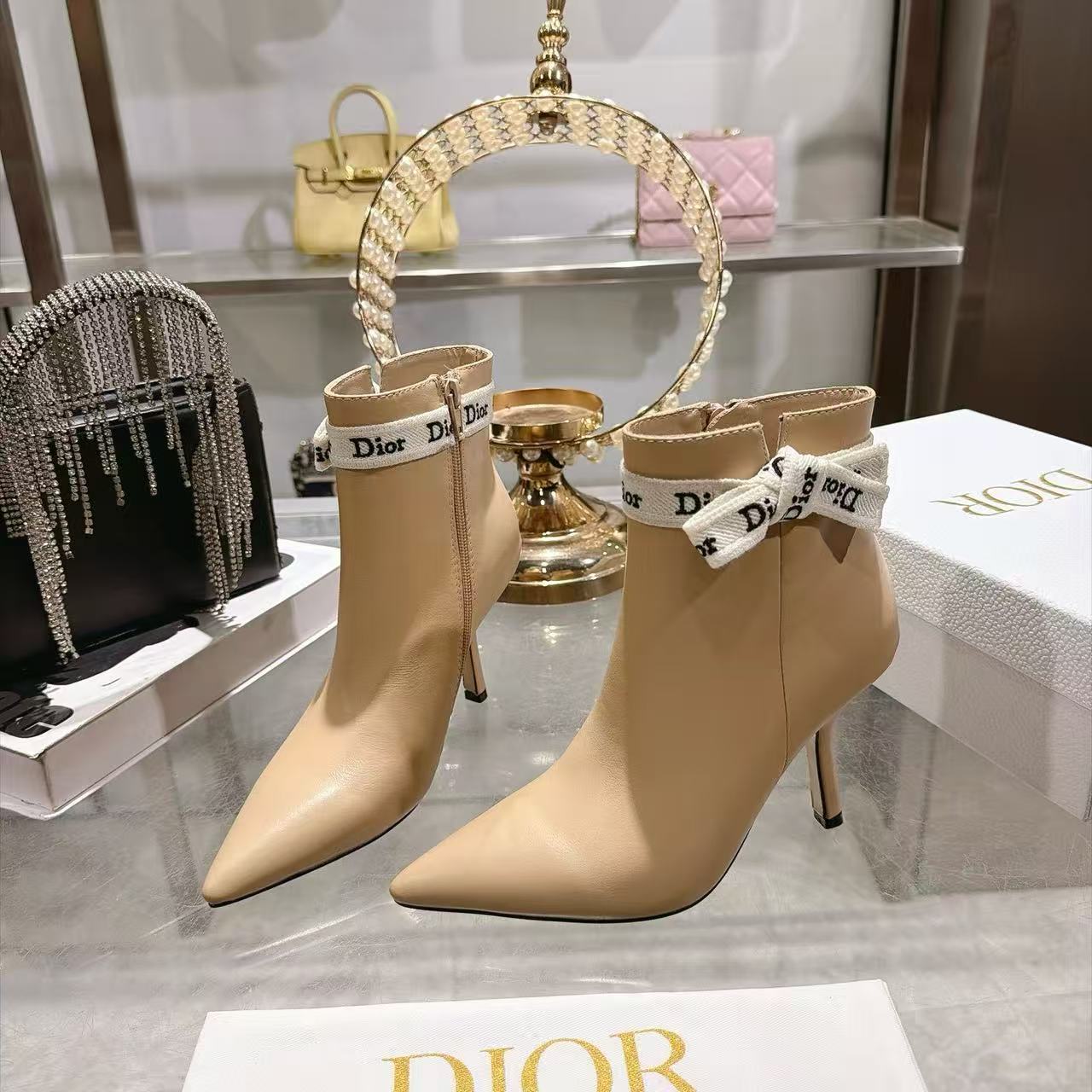 DIOR 高品質CDロゴ・ポインテッドトゥ・カーフレザーショートブーツ【50％割引+送料無料】