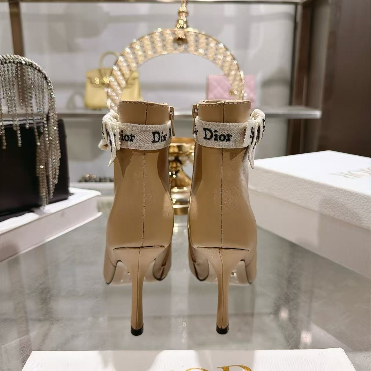 DIOR 高品質CDロゴ・ポインテッドトゥ・カーフレザーショートブーツ【50％割引+送料無料】