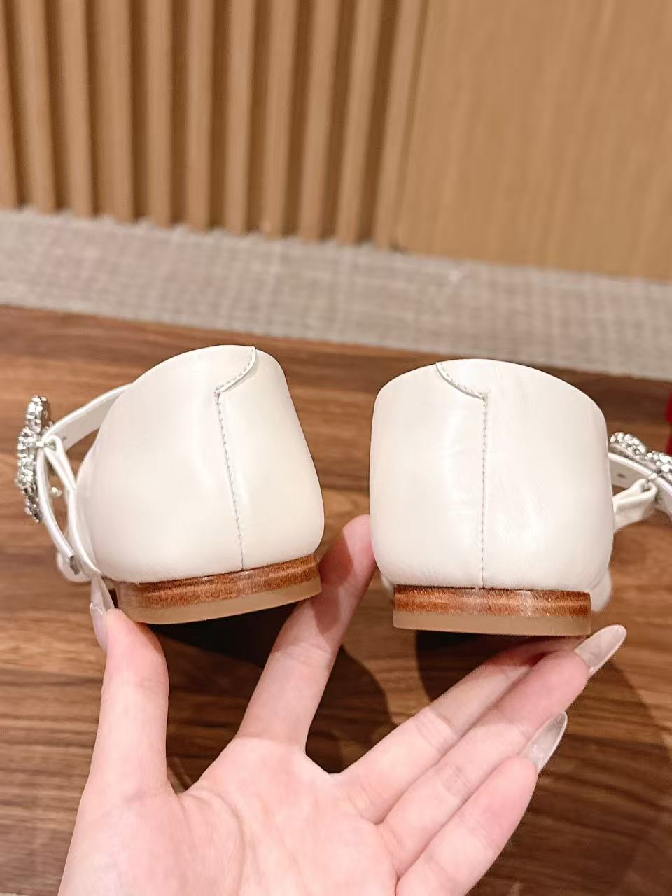R0ger Vivier高品質のメリージェーンフラットシューズ【50％割引+送料無料】