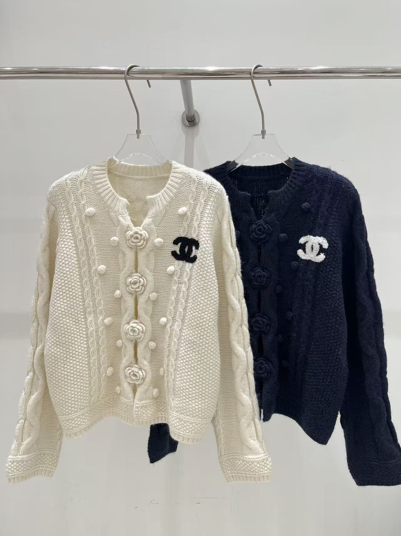 CHANEL カメリア ダブルC ウールカーディガン【50％割引+送料無料】