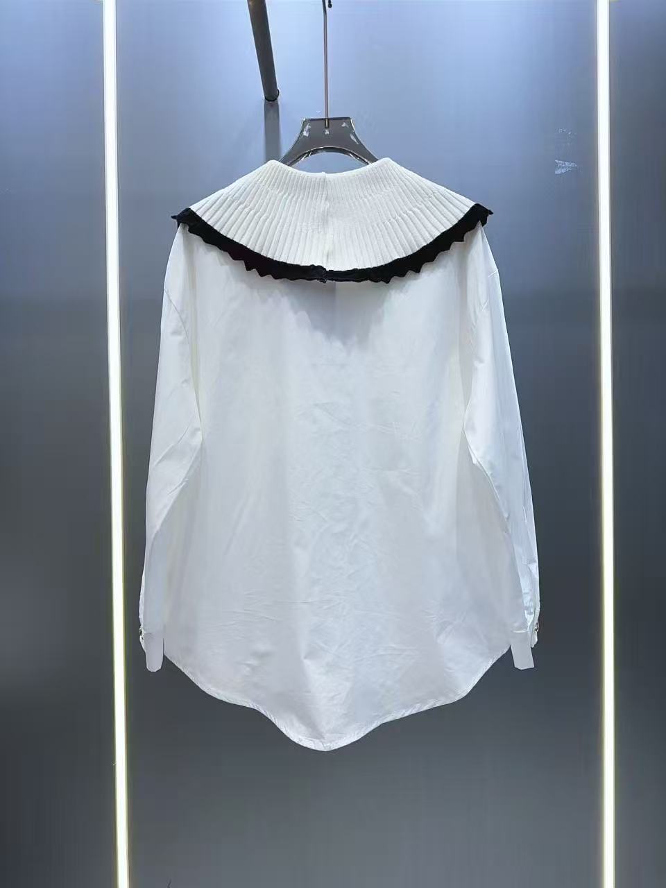 CHANEL パールボタン・ラッフルブラウス【50％割引+送料無料】
