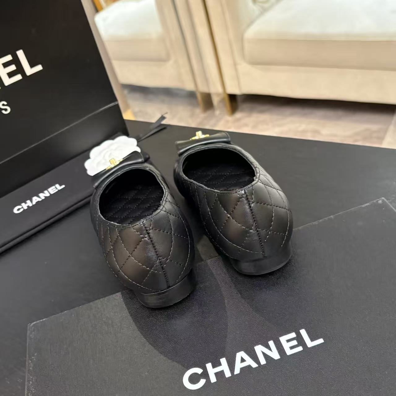 CHANEL ハイクオリティ・ダブルC 牛革フラットシューズ【50％割引+送料無料】