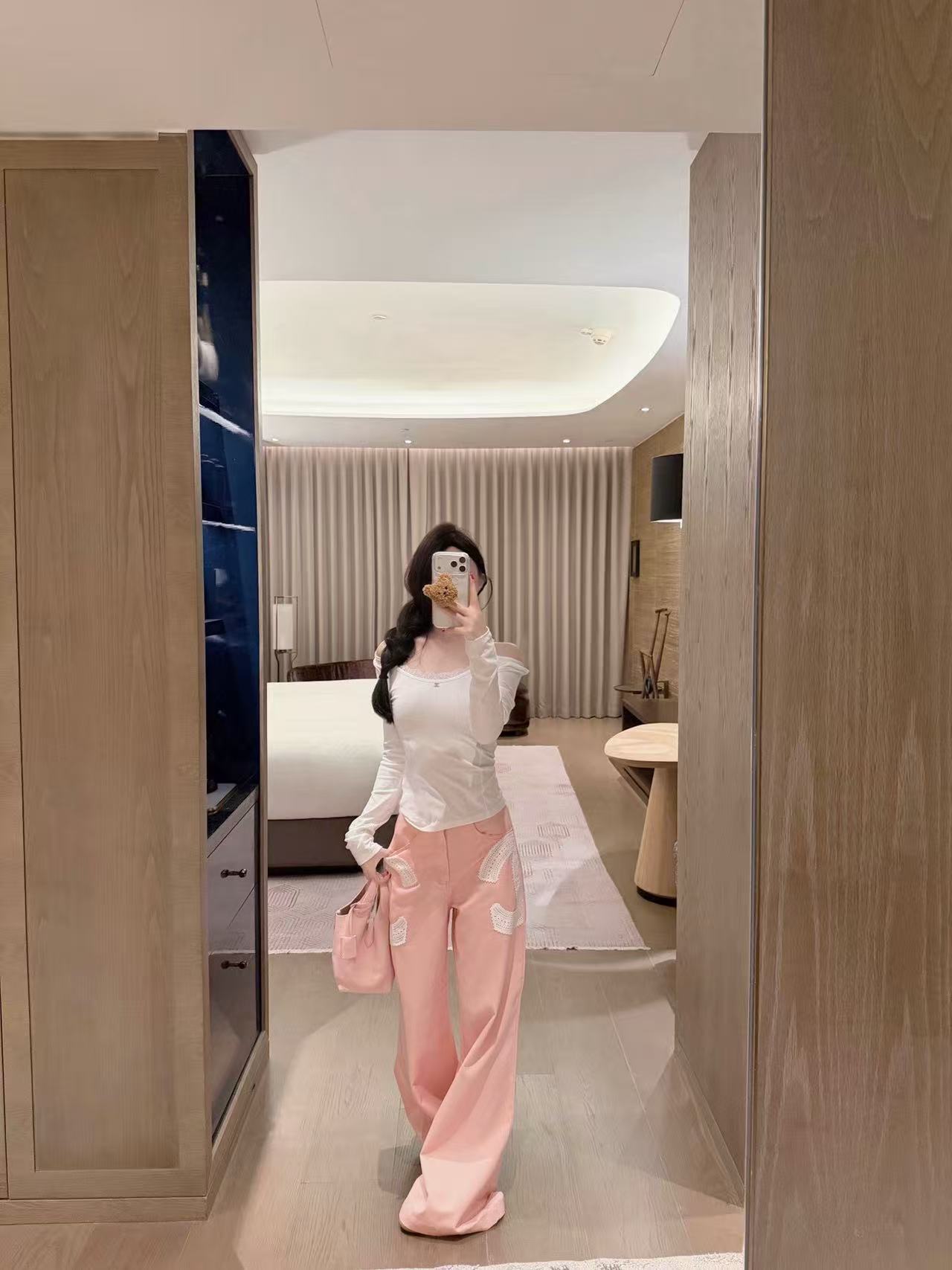 CHANEL ダブルC レーストリム 長袖Tシャツ【50％割引+送料無料】