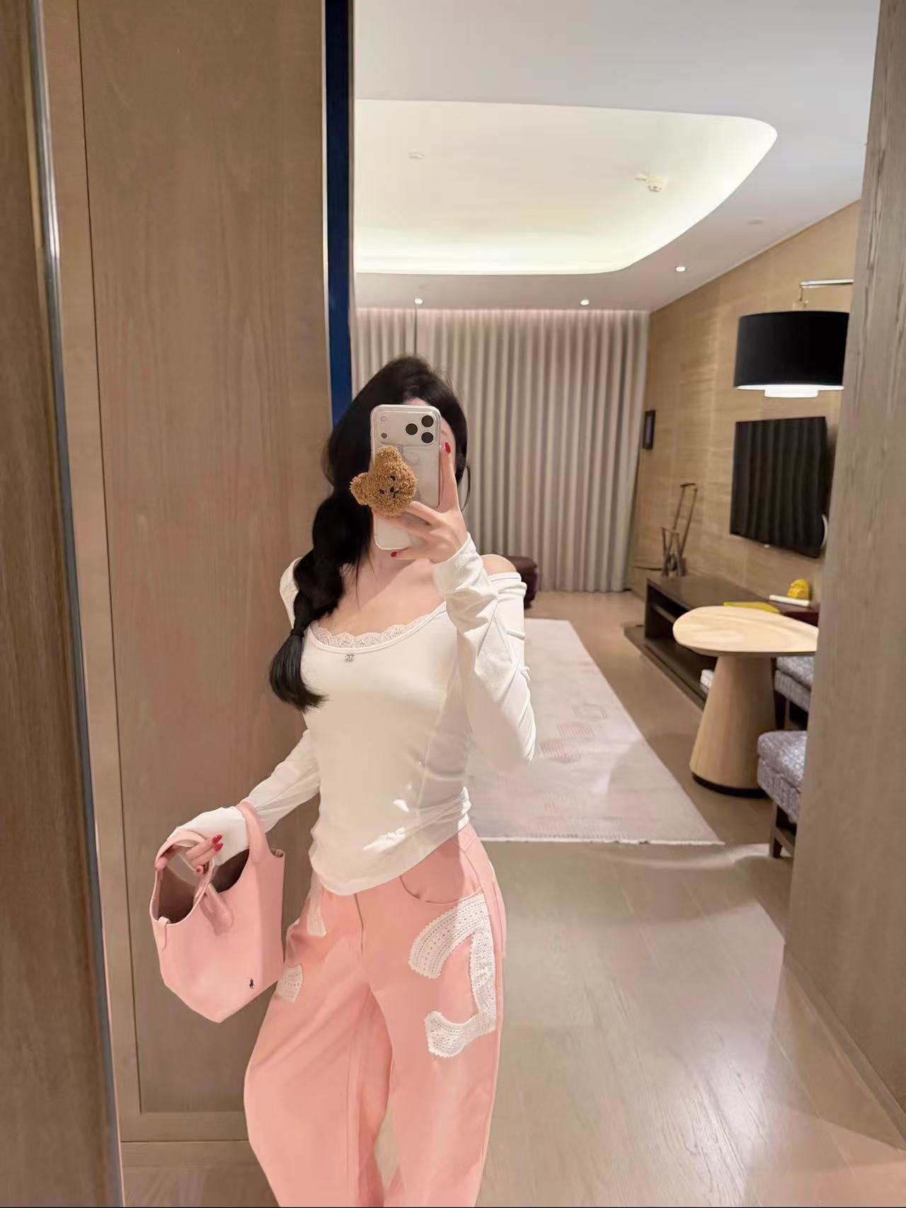 CHANEL ダブルC レーストリム 長袖Tシャツ【50％割引+送料無料】