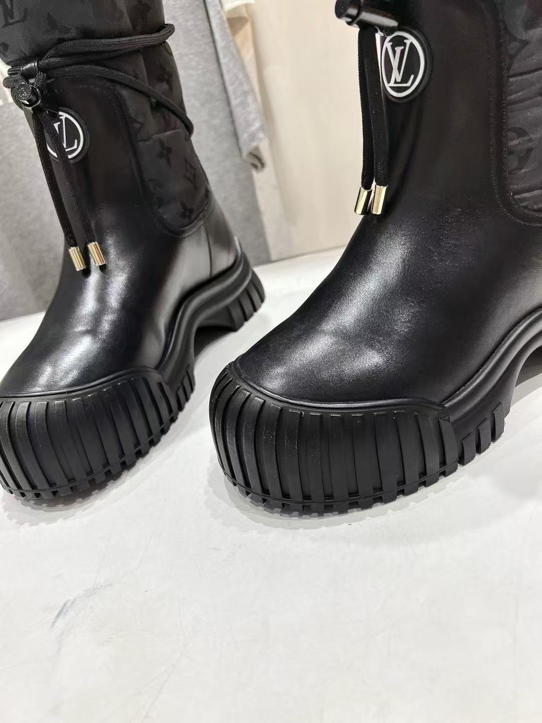 LV 高品質カーフレザー＆ウール ショートブーツ【50％割引+送料無料】