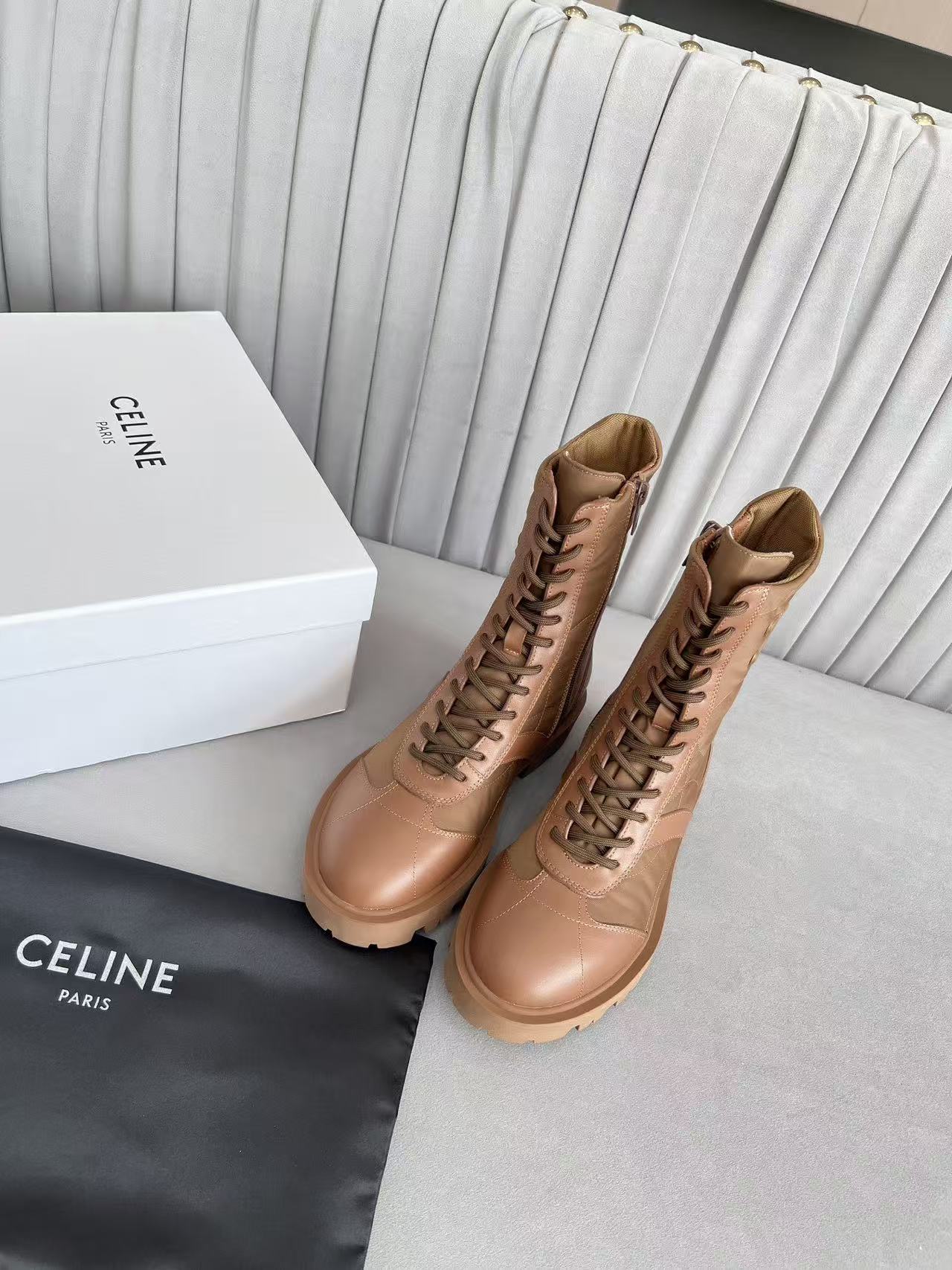 CELINE 高品質牛革マーチンブーツ【50％割引+送料無料】