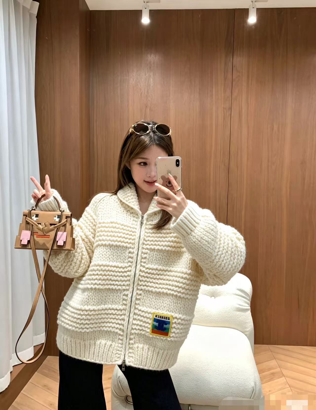 CHANEL ダブルCロゴ入り襟付きニットカーディガン【50％割引+送料無料】