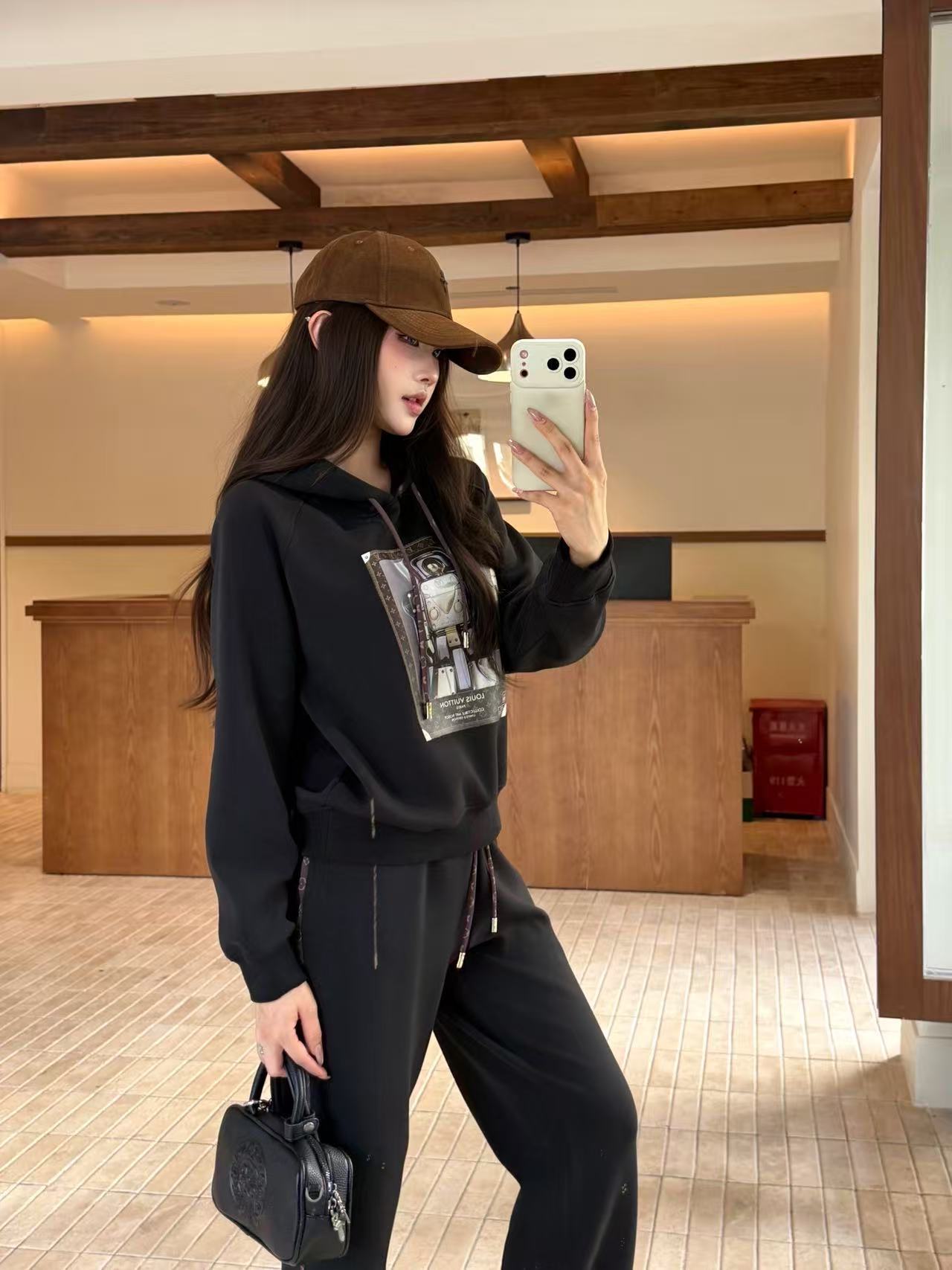 LV フード付きスウェット＆パンツのセットアップ【50％割引+送料無料】