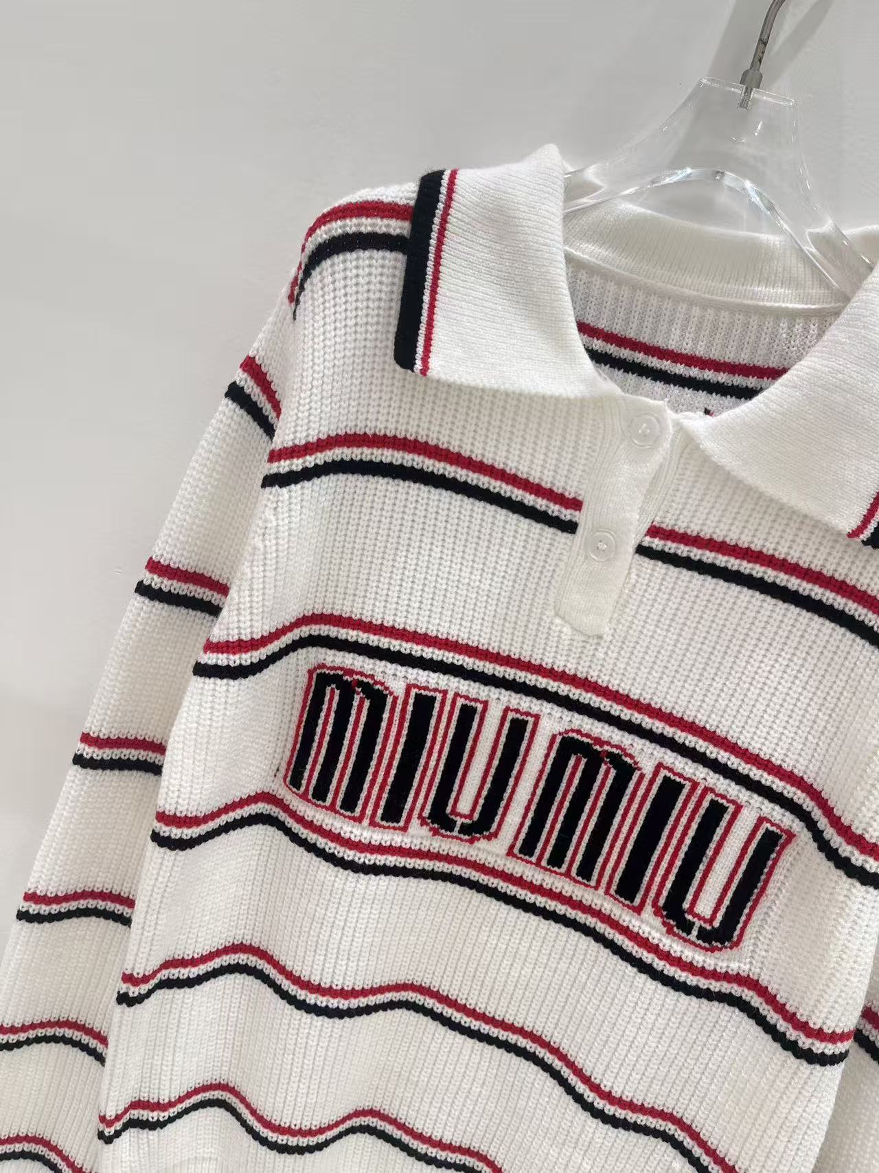 M1UM1U ストライプ刺繍入りレターセーター【50％割引+送料無料】