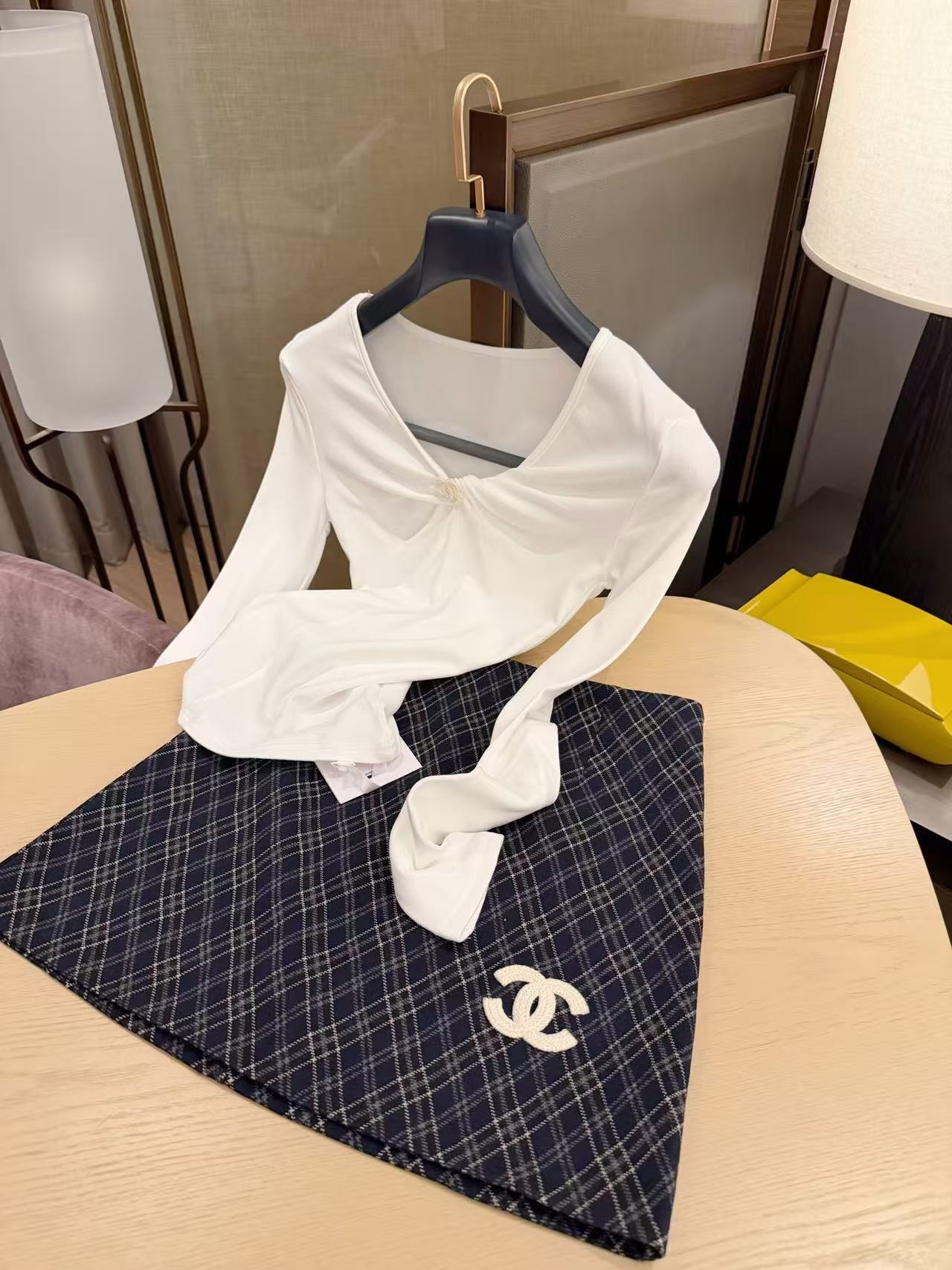 CHANEL ココマーク 長袖Tシャツ＆パンツ セットアップ【50％割引+送料無料】