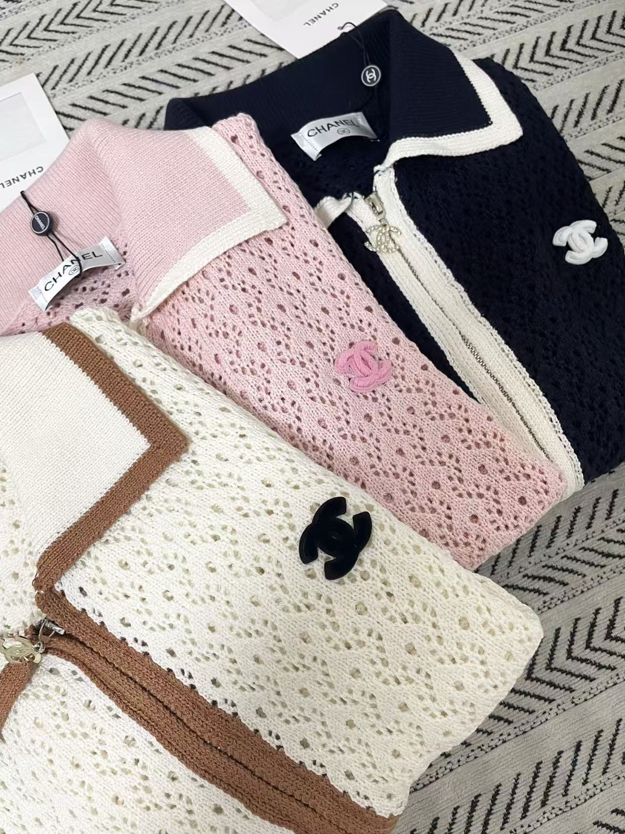 CHANEL ダブルC 透かし編みウールカーディガン【50％割引+送料無料】