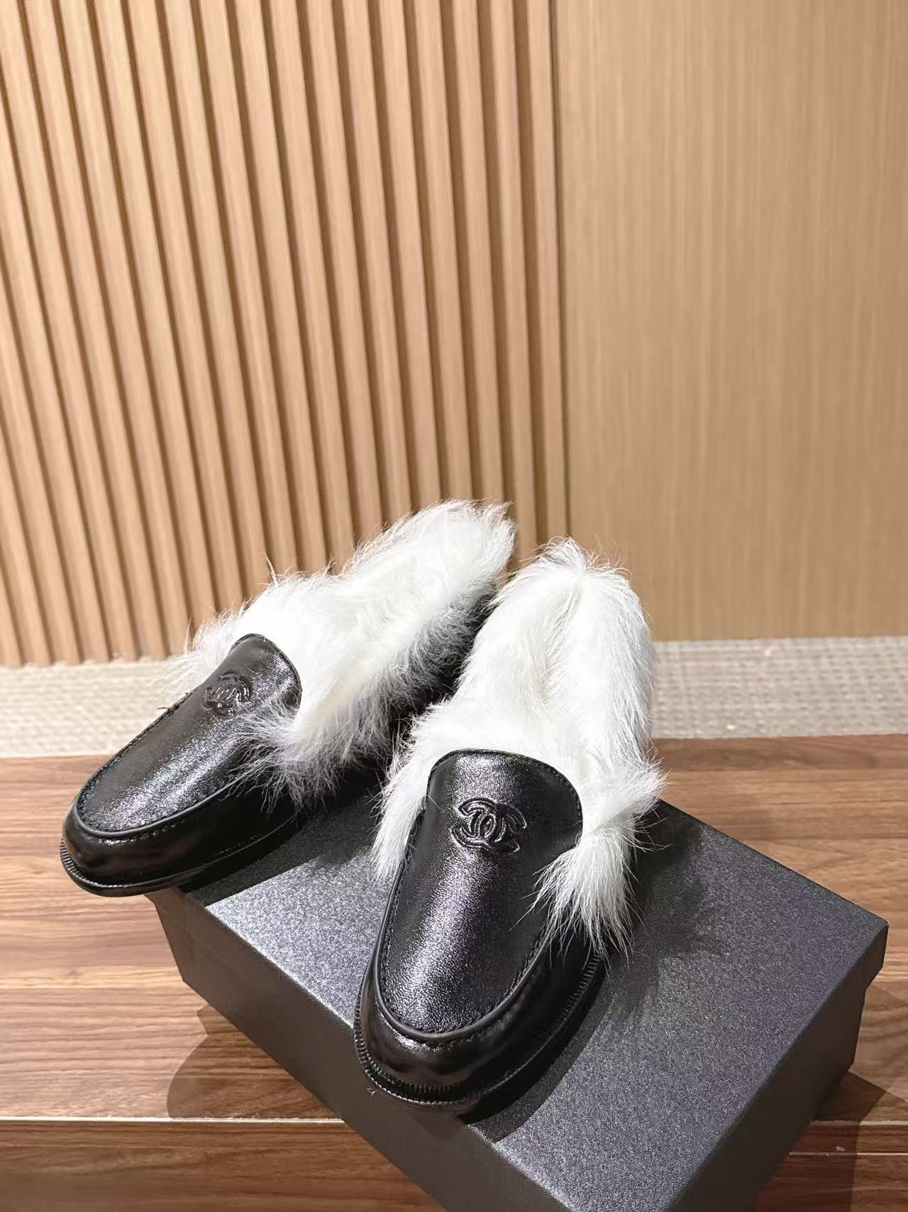 CHANEL 高品質スエード＆ラビットファー フラットシューズ【50％割引+送料無料】