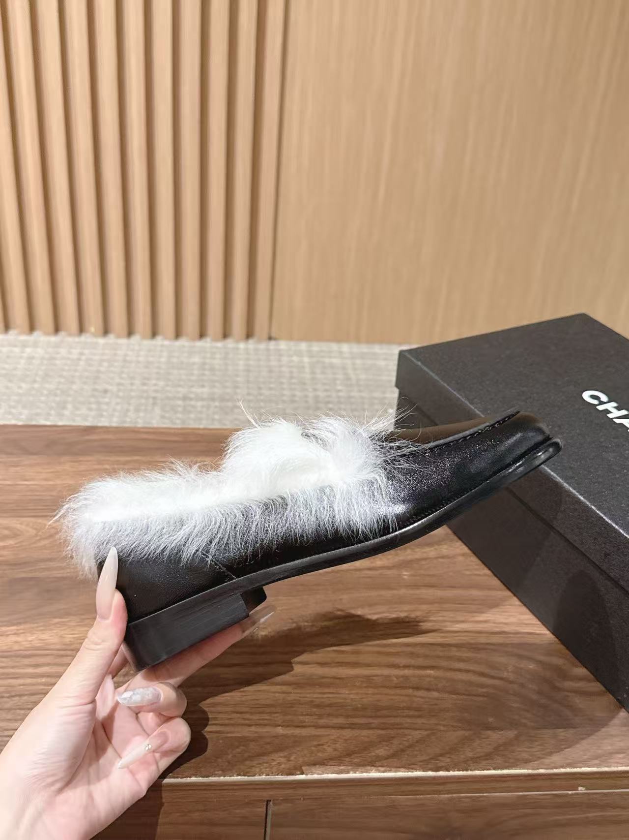 CHANEL 高品質スエード＆ラビットファー フラットシューズ【50％割引+送料無料】