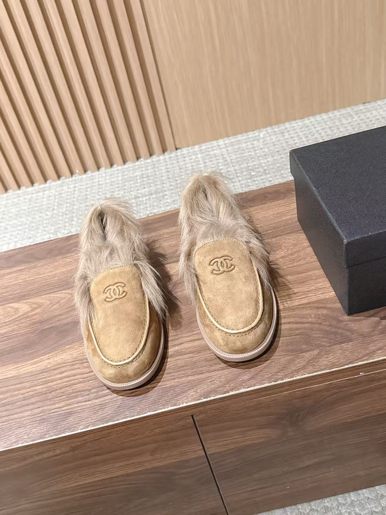 CHANEL 高品質スエード＆ラビットファー フラットシューズ【50％割引+送料無料】
