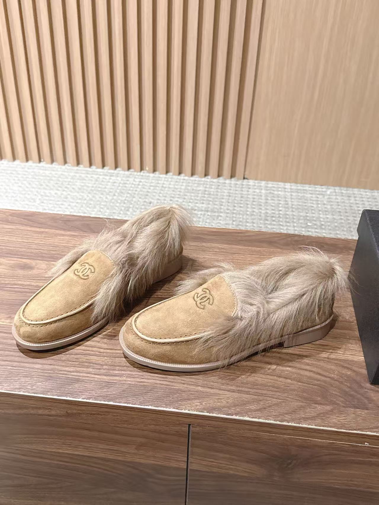 CHANEL 高品質スエード＆ラビットファー フラットシューズ【50％割引+送料無料】