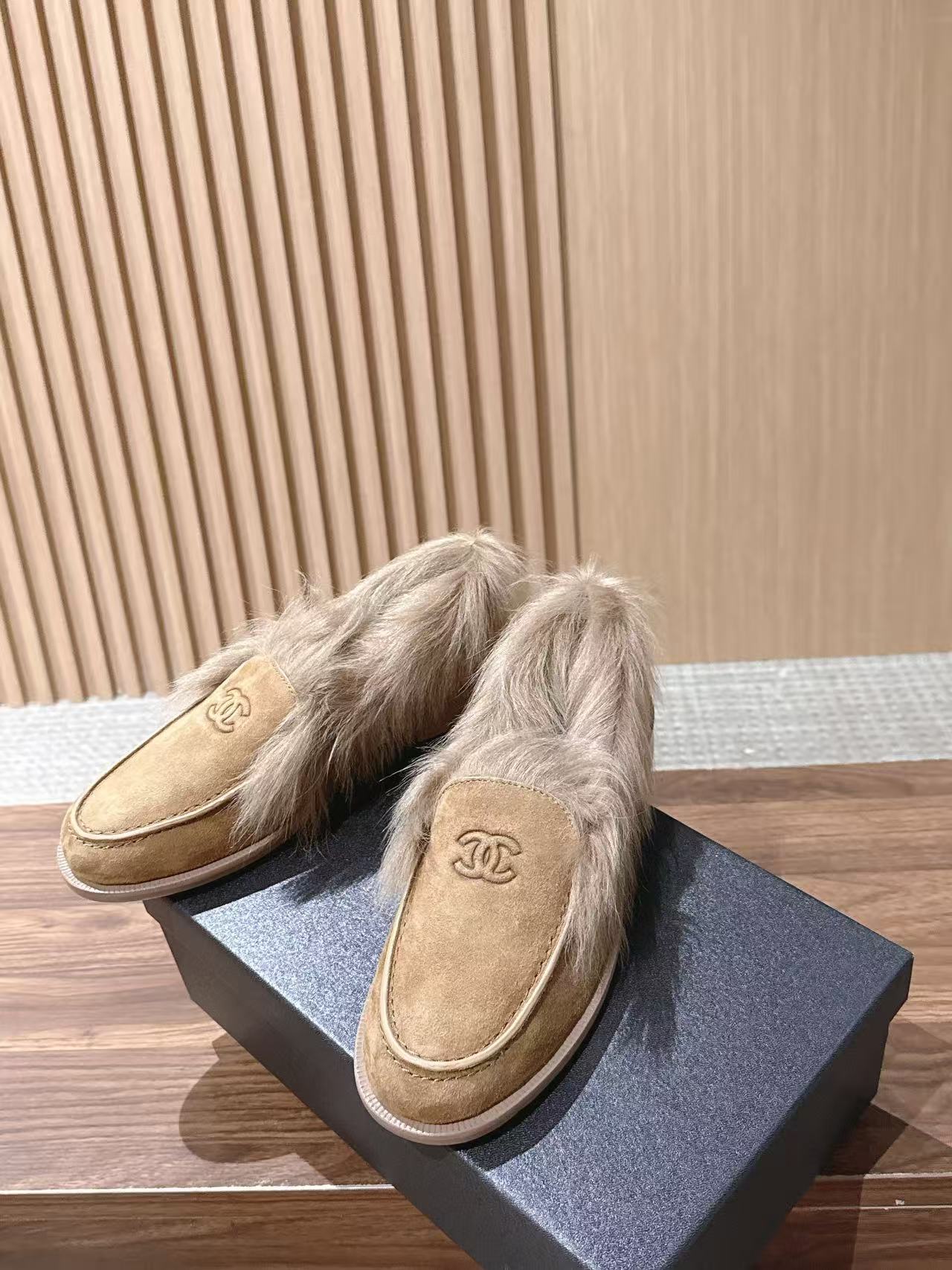 CHANEL 高品質スエード＆ラビットファー フラットシューズ【50％割引+送料無料】