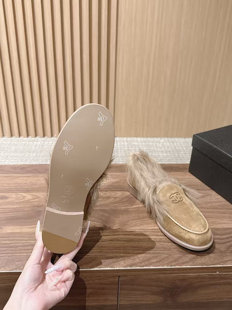 CHANEL 高品質スエード＆ラビットファー フラットシューズ【50％割引+送料無料】