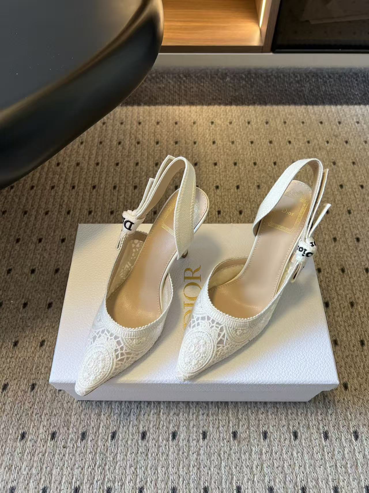DIOR 高品質レースポインテッドトゥパンプス【50％割引+送料無料】