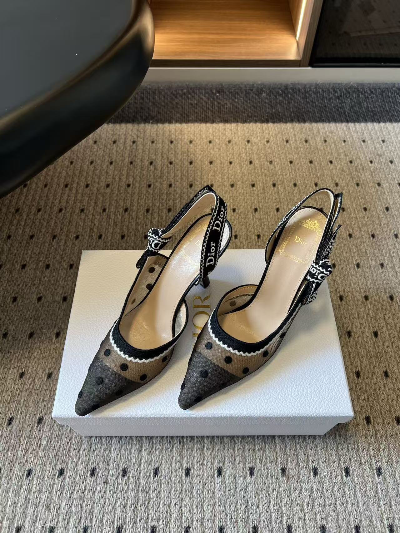 DIOR 高品質ポインテッドトゥ・ドット柄ハイヒール【50％割引+送料無料】