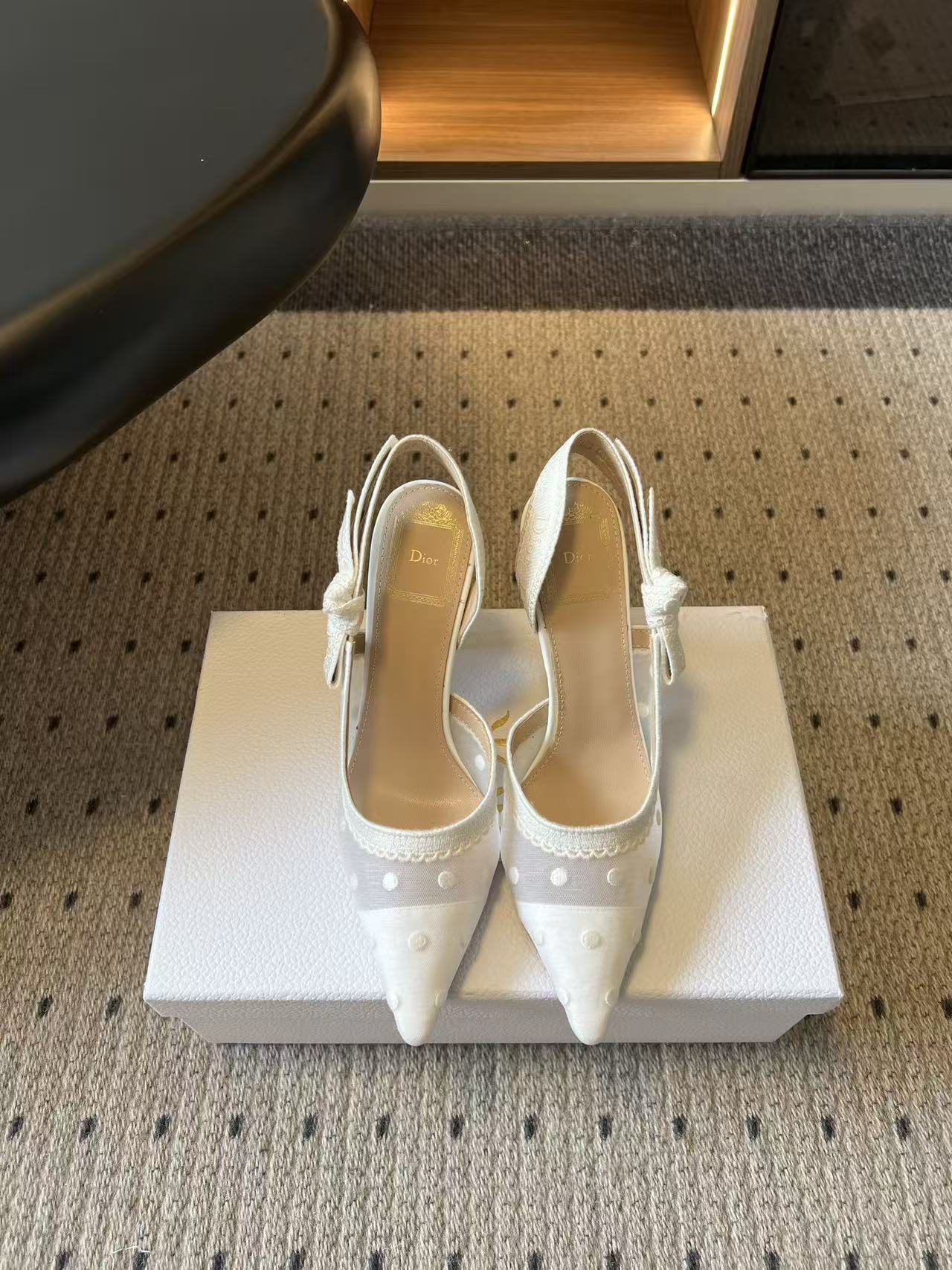DIOR 高品質ポインテッドトゥ・ドット柄ハイヒール【50％割引+送料無料】