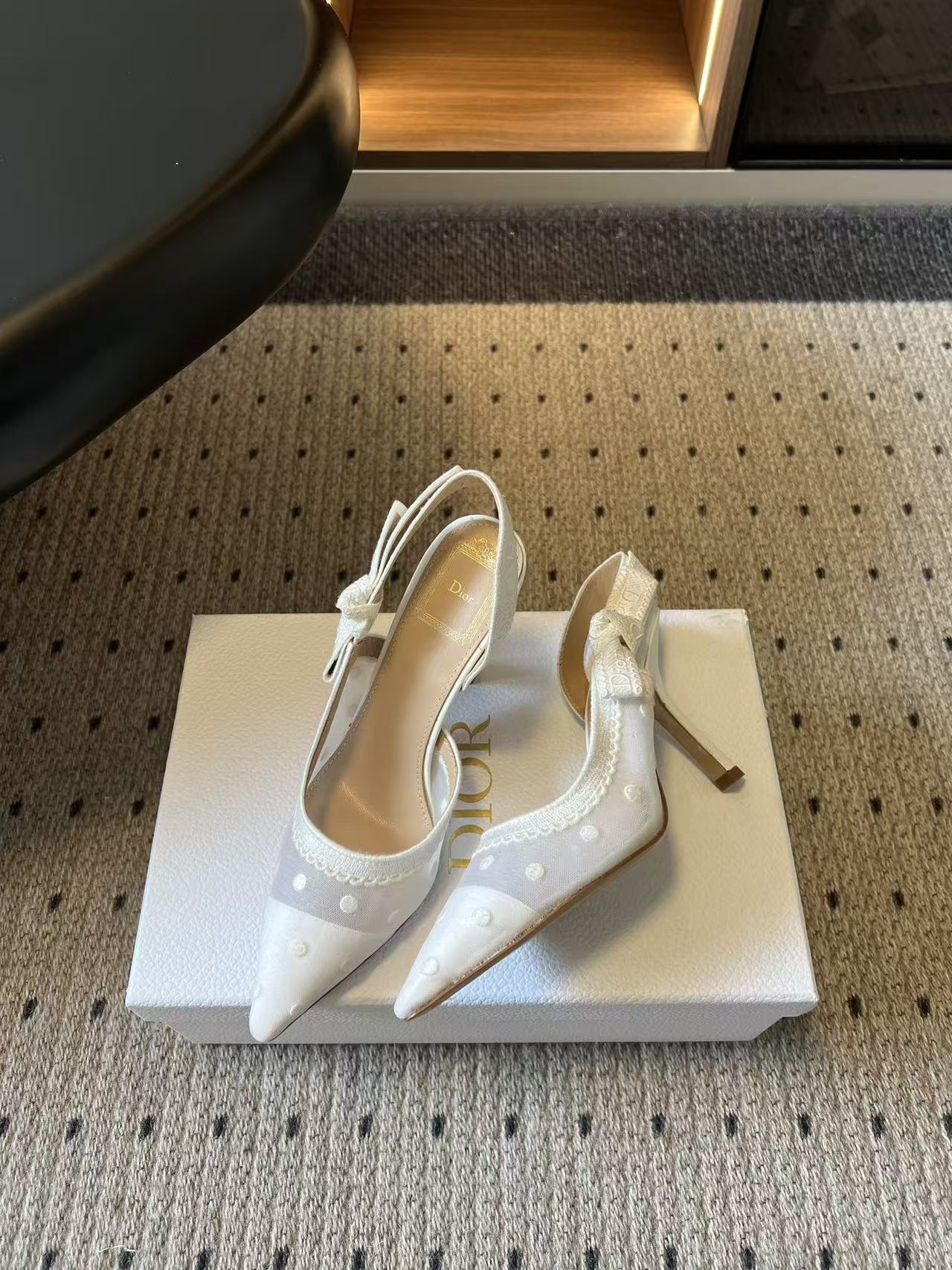 DIOR 高品質ポインテッドトゥ・ドット柄ハイヒール【50％割引+送料無料】