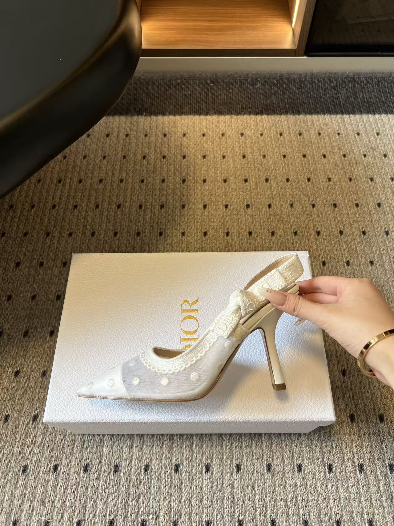 DIOR 高品質ポインテッドトゥ・ドット柄ハイヒール【50％割引+送料無料】