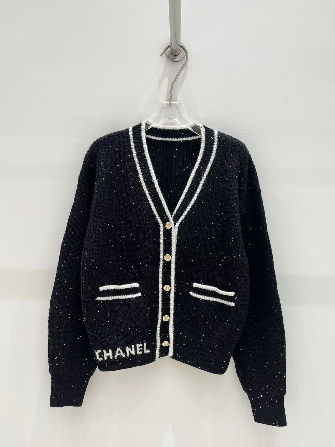 CHANEL スパンコール Vネック ウールカーディガン【50％割引+送料無料】