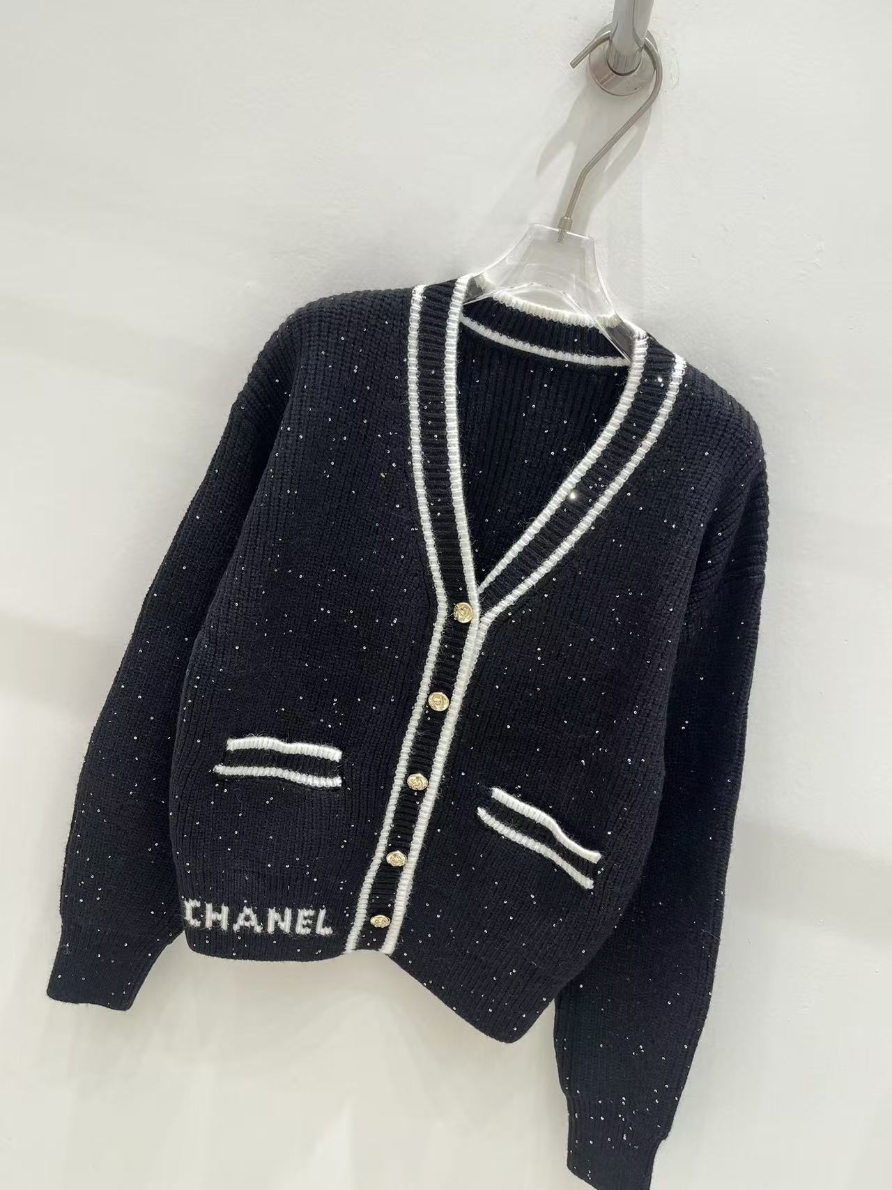 CHANEL スパンコール Vネック ウールカーディガン【50％割引+送料無料】