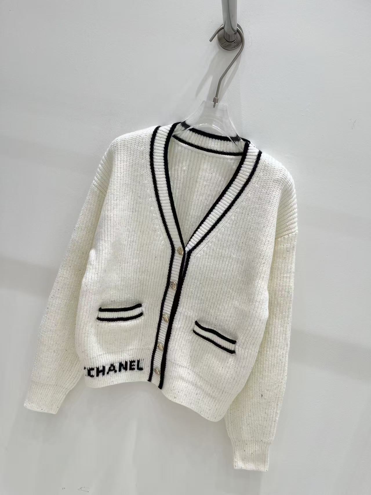 CHANEL スパンコール Vネック ウールカーディガン【50％割引+送料無料】