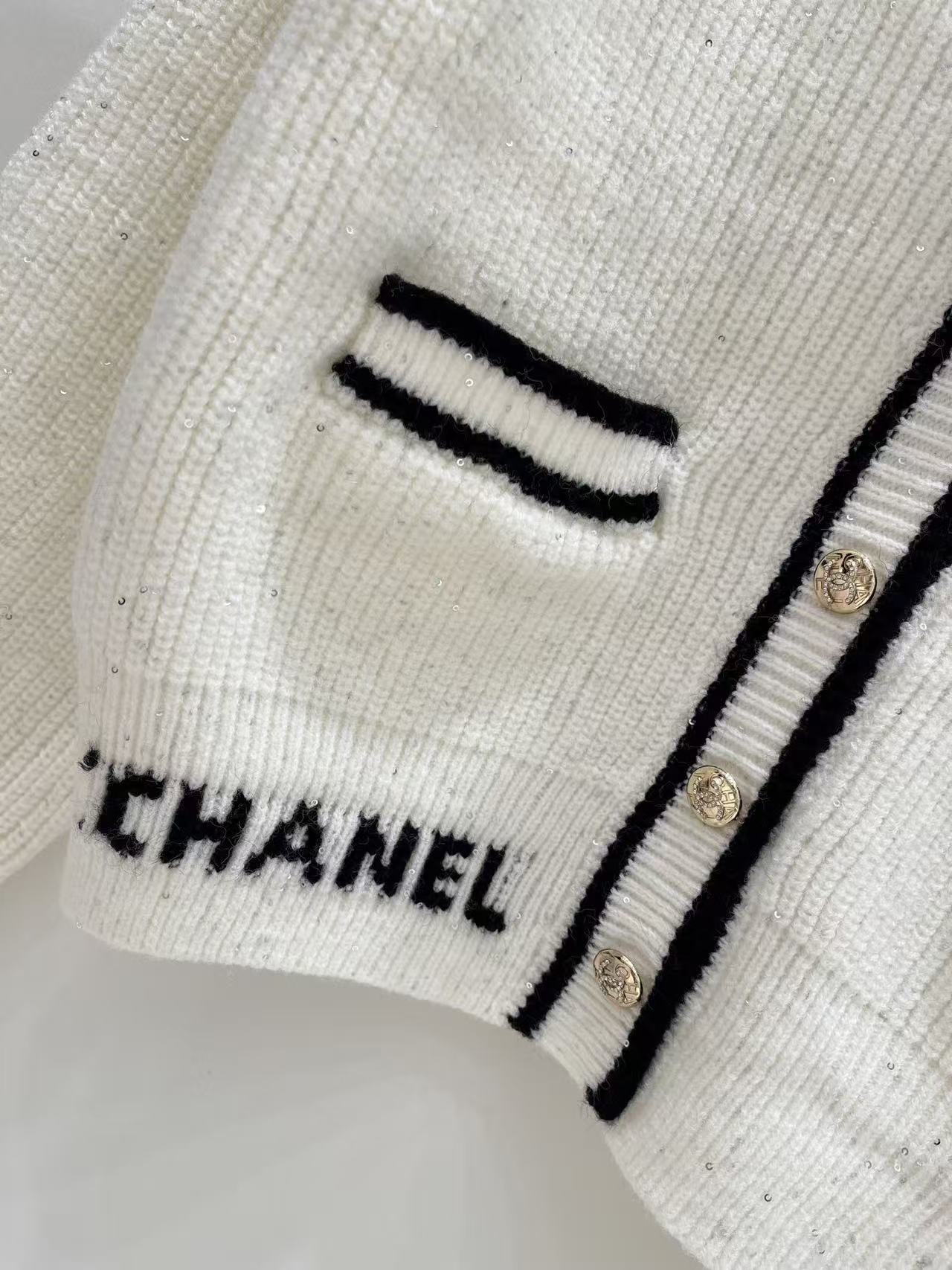 CHANEL スパンコール Vネック ウールカーディガン【50％割引+送料無料】