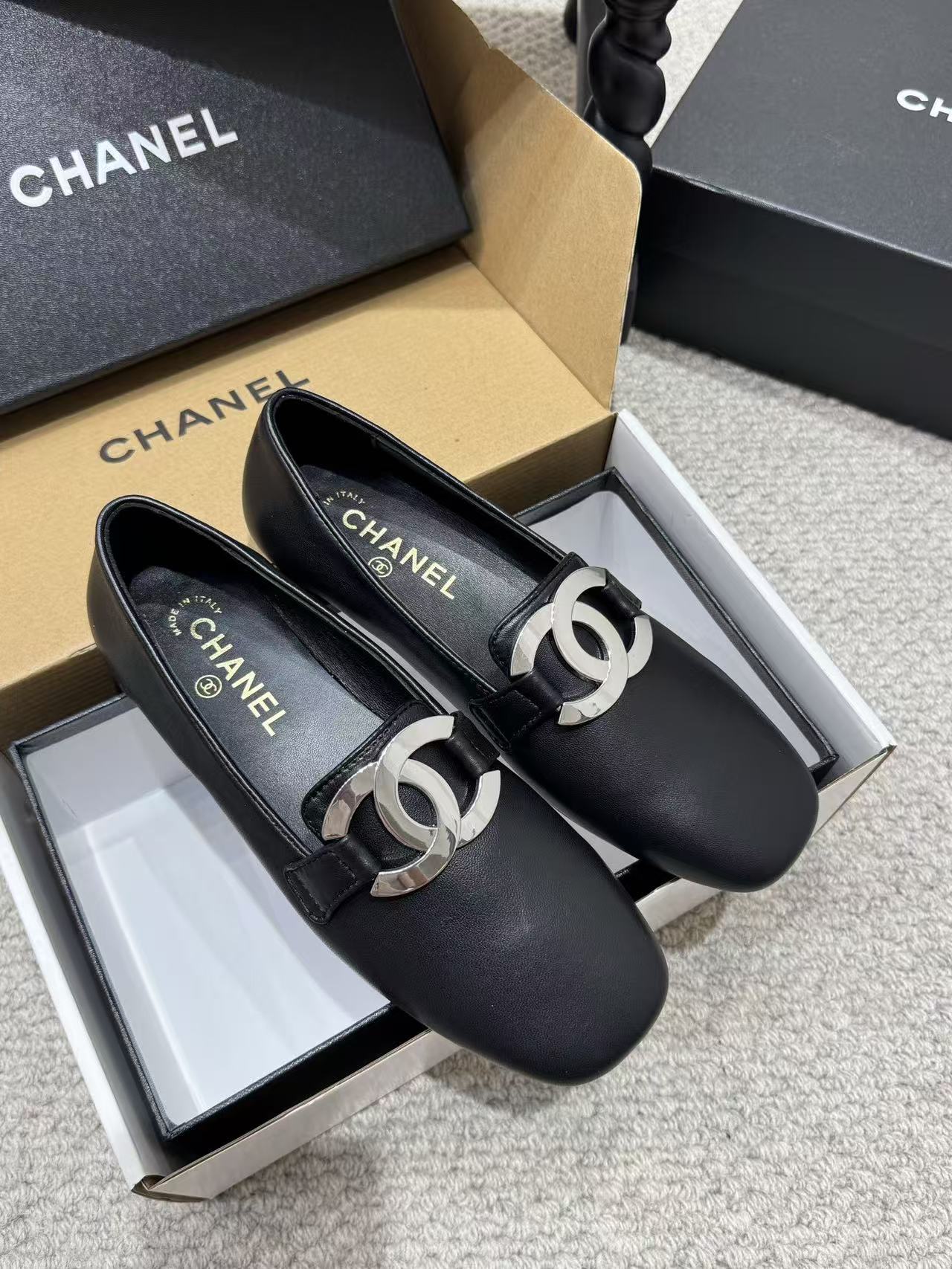 CHANEL ハイクオリティ・ダブルC 牛革フラットシューズ【50％割引+送料無料】