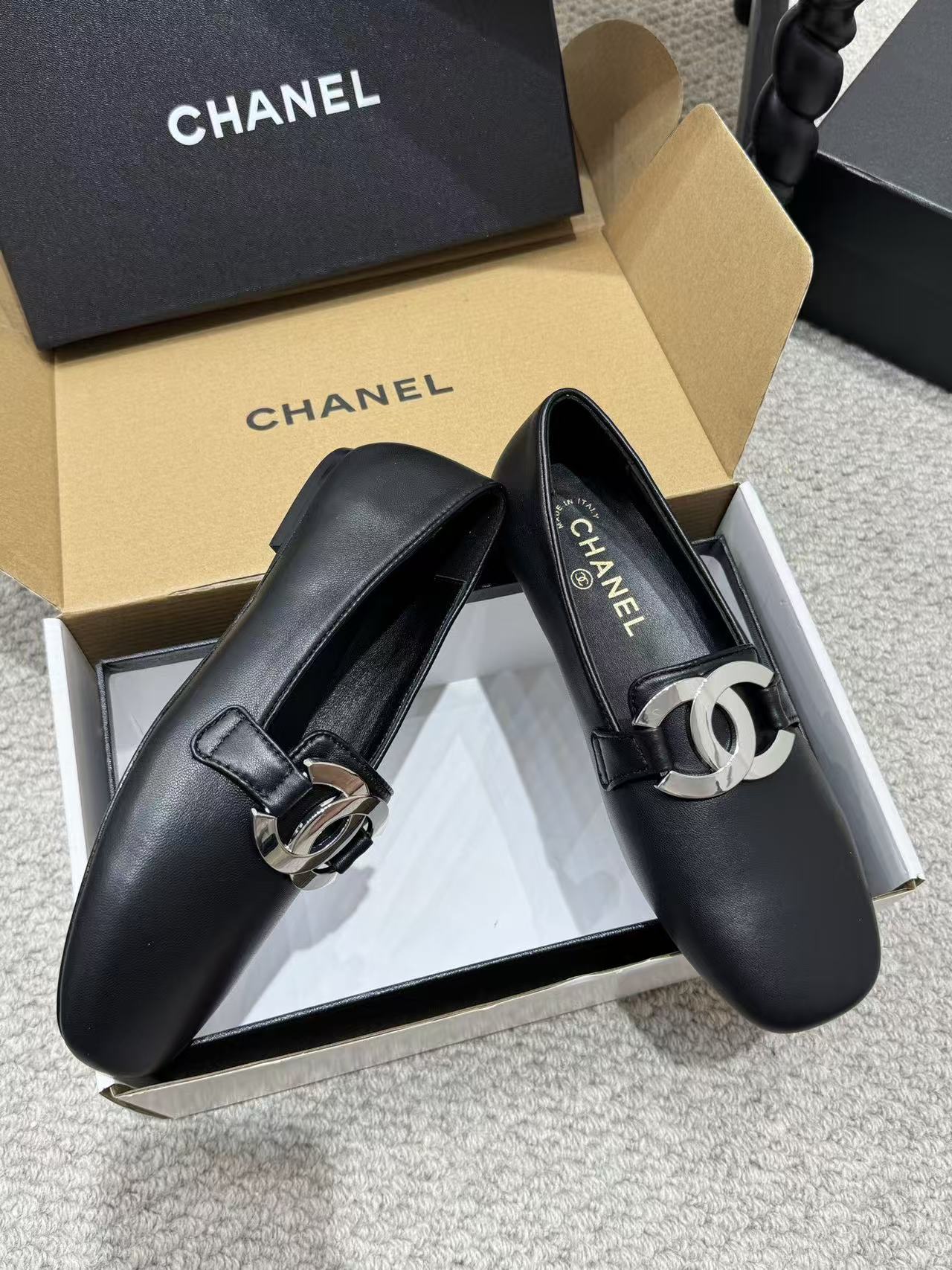 CHANEL ハイクオリティ・ダブルC 牛革フラットシューズ【50％割引+送料無料】