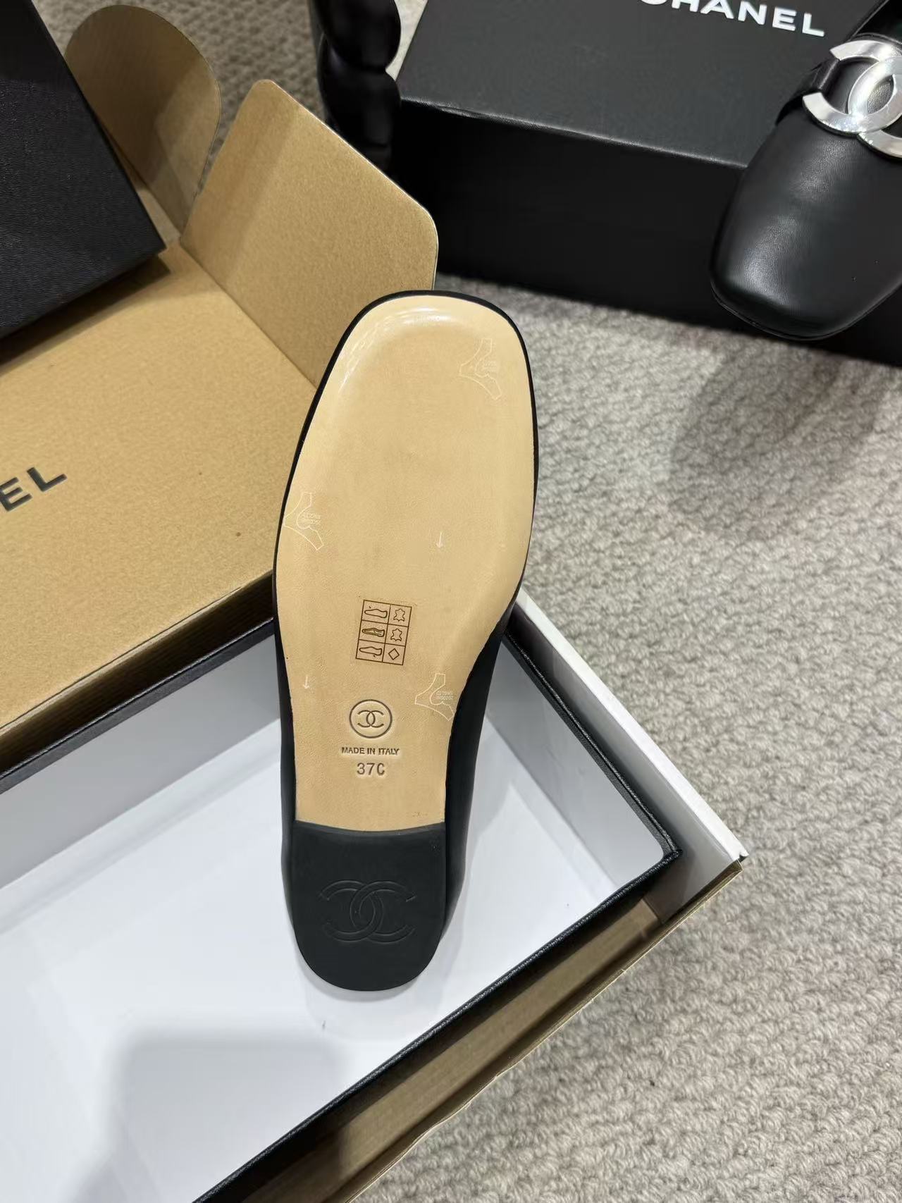 CHANEL ハイクオリティ・ダブルC 牛革フラットシューズ【50％割引+送料無料】