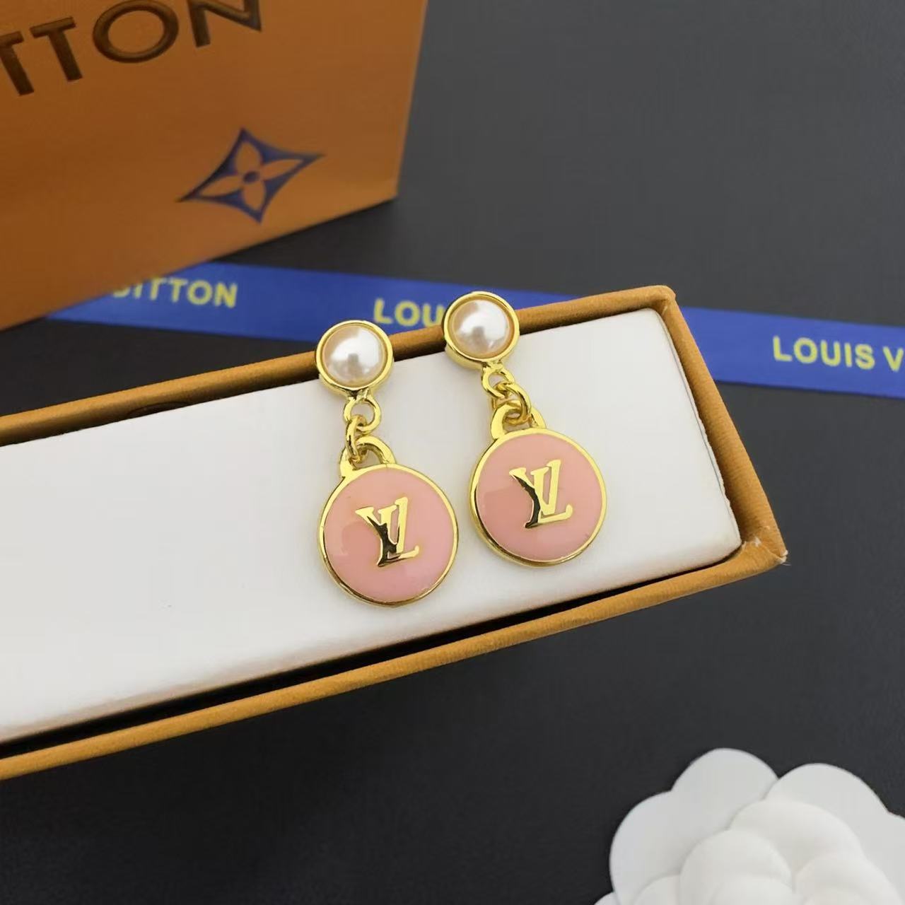 LV パールロゴピアス【50％割引+送料無料】