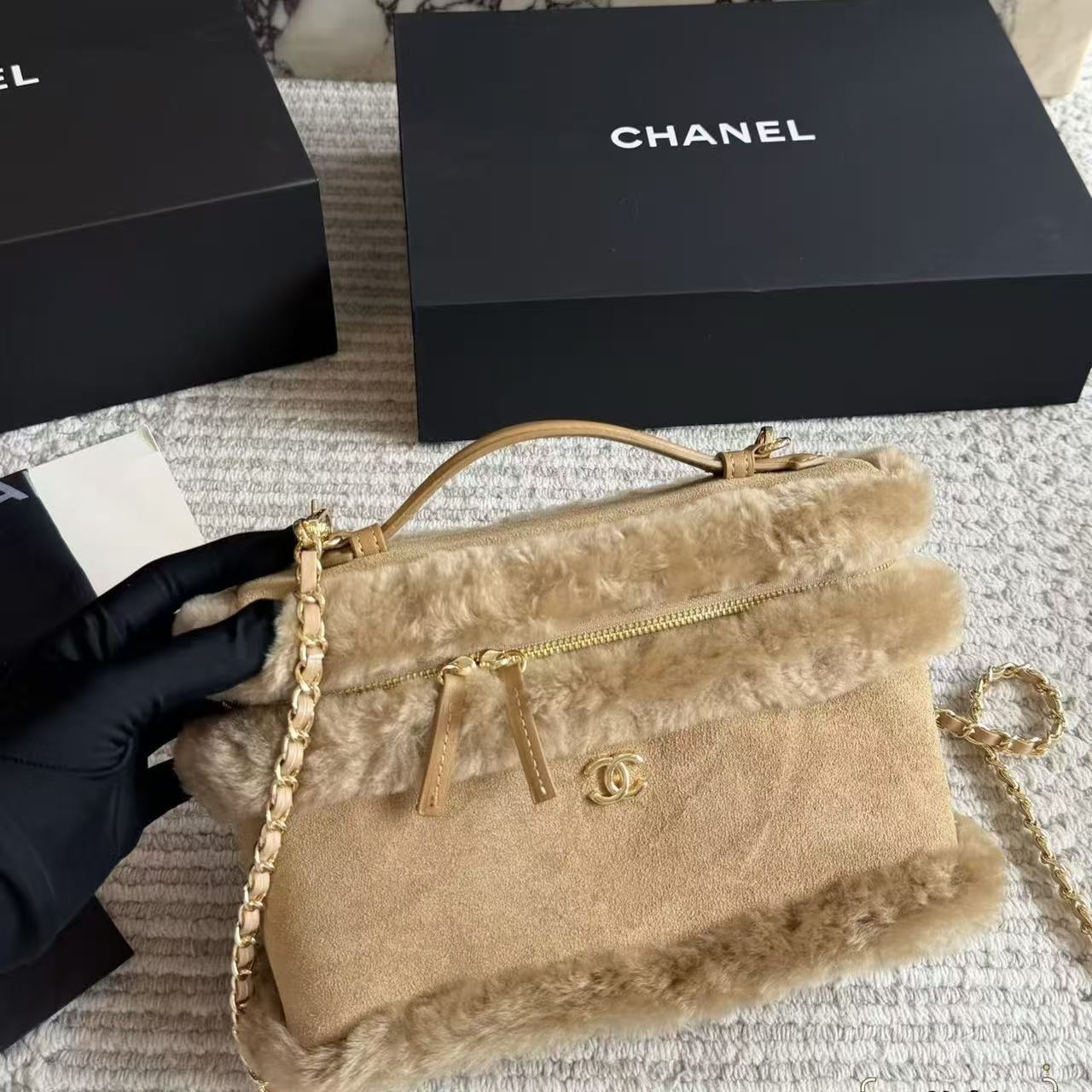 CHANEL ディアスキン×ムートン チェーンバッグ【50％割引+送料無料】