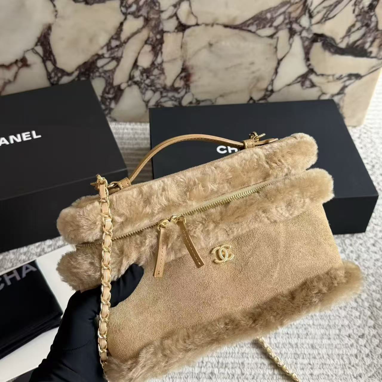 CHANEL ディアスキン×ムートン チェーンバッグ【50％割引+送料無料】