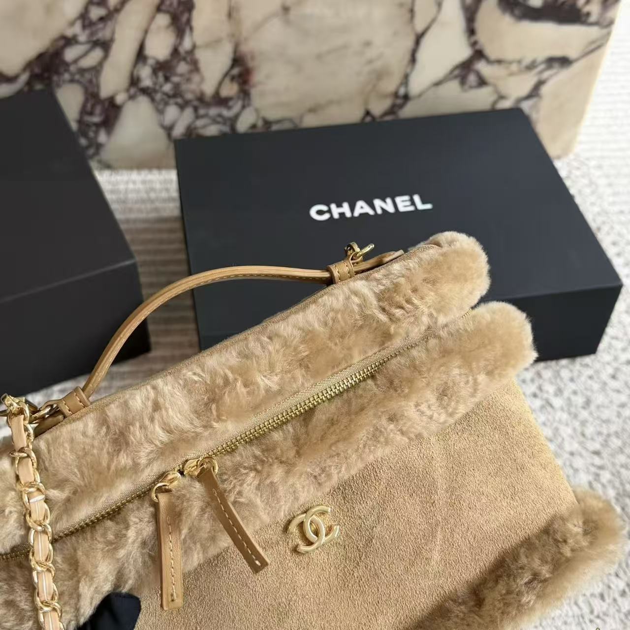 CHANEL ディアスキン×ムートン チェーンバッグ【50％割引+送料無料】