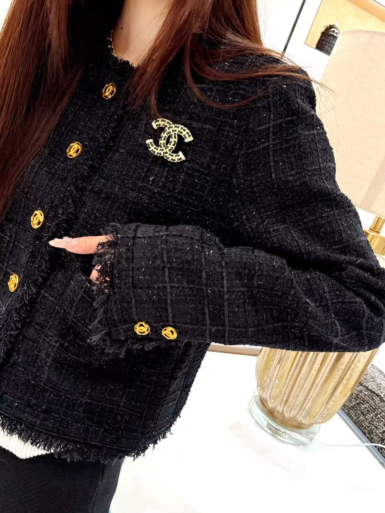 CHANEL ブローチ付き高品質ジャケット【50％割引+送料無料】