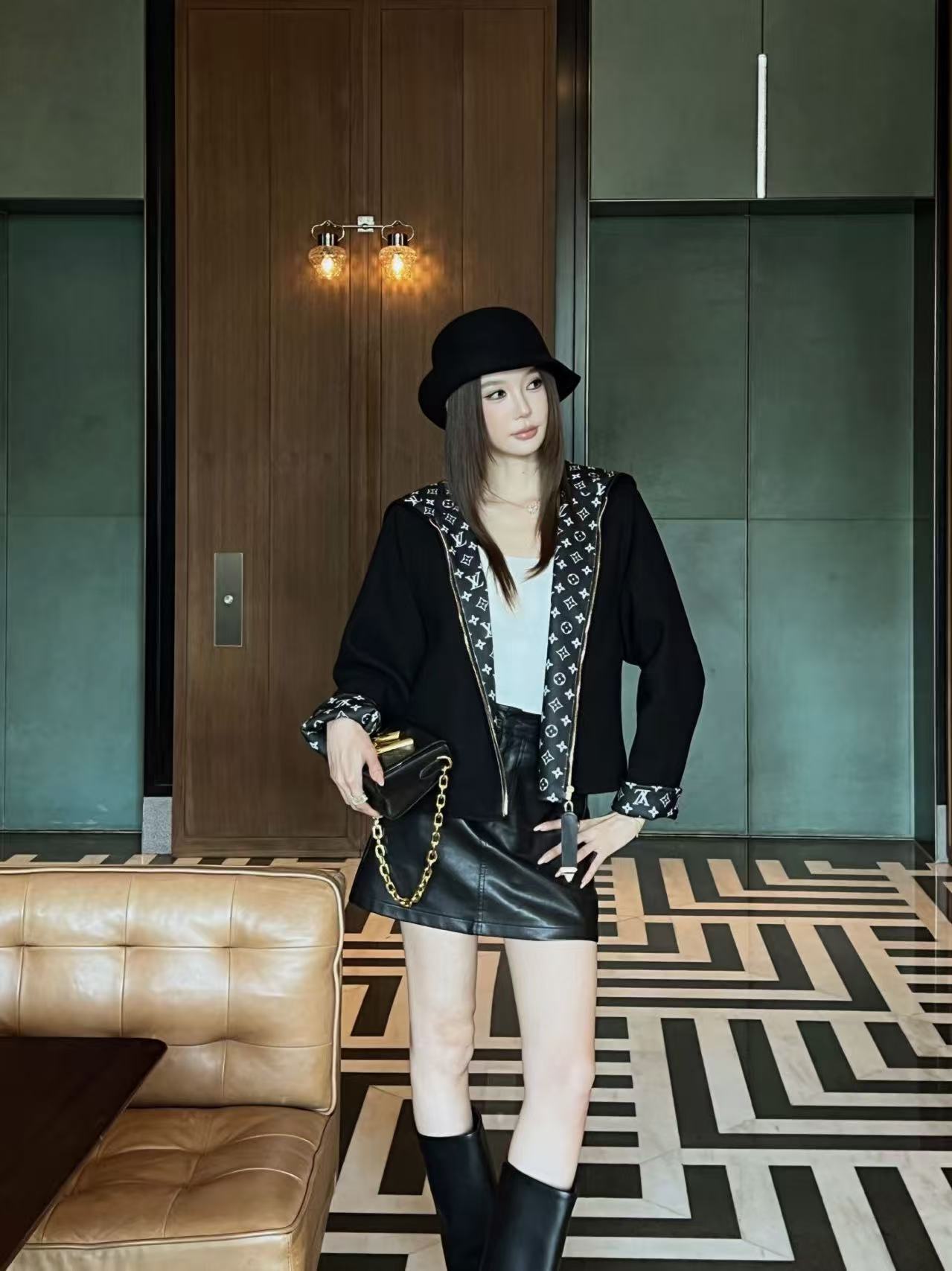 LV ハイクオリティ フード付きジップアップジャケット【50％割引+送料無料】