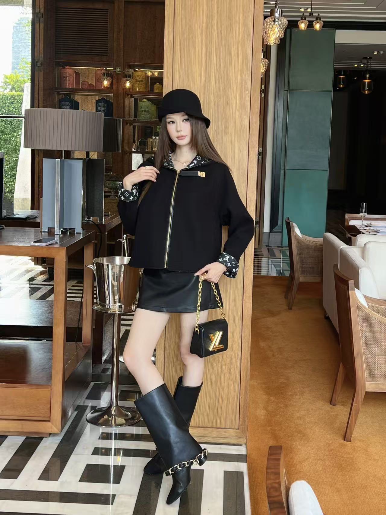 LV ハイクオリティ フード付きジップアップジャケット【50％割引+送料無料】