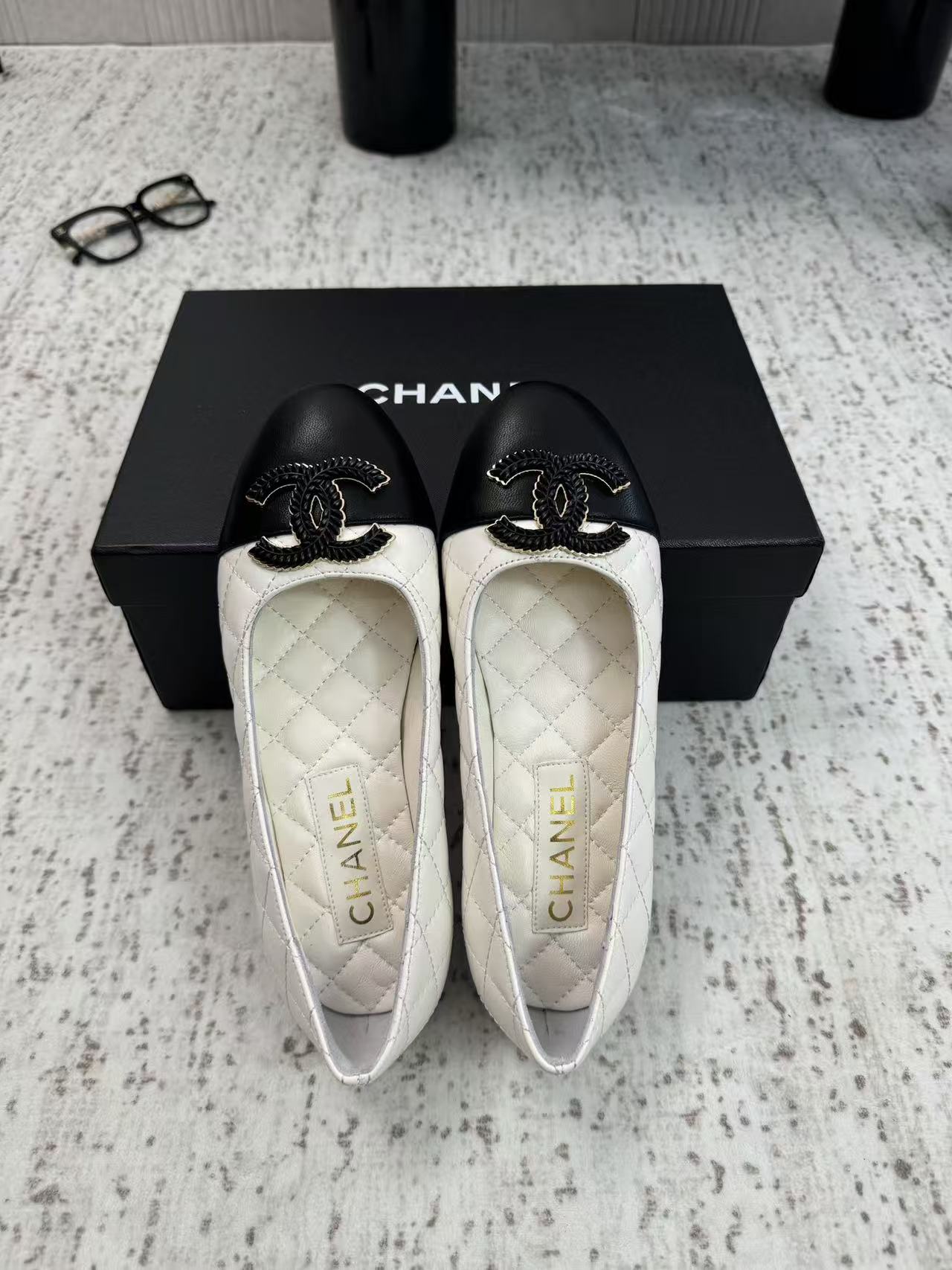 CHANE1 高品質ダブルCチェック柄レザーフラットシューズ【50％割引+送料無料】