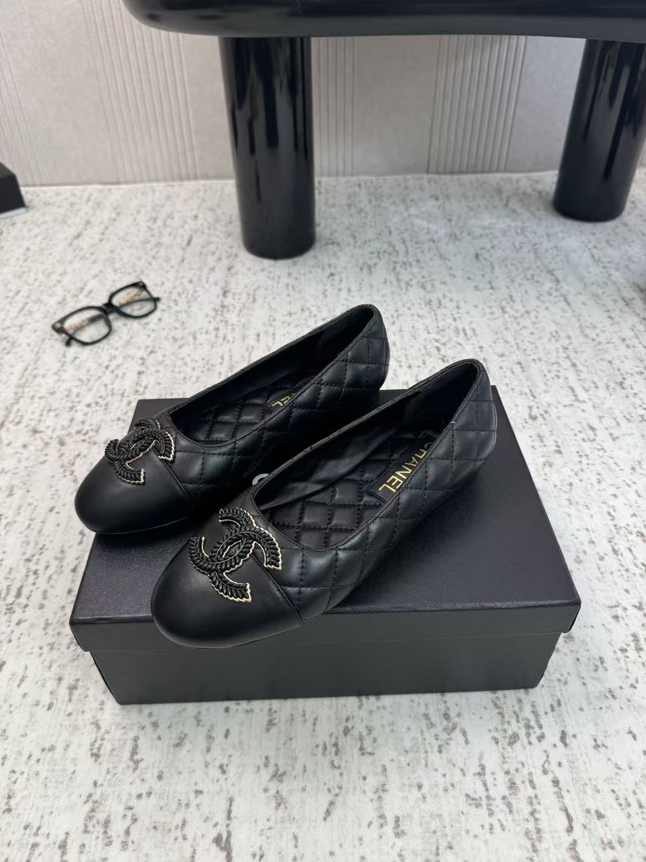 CHANE1 高品質ダブルCチェック柄レザーフラットシューズ【50％割引+送料無料】